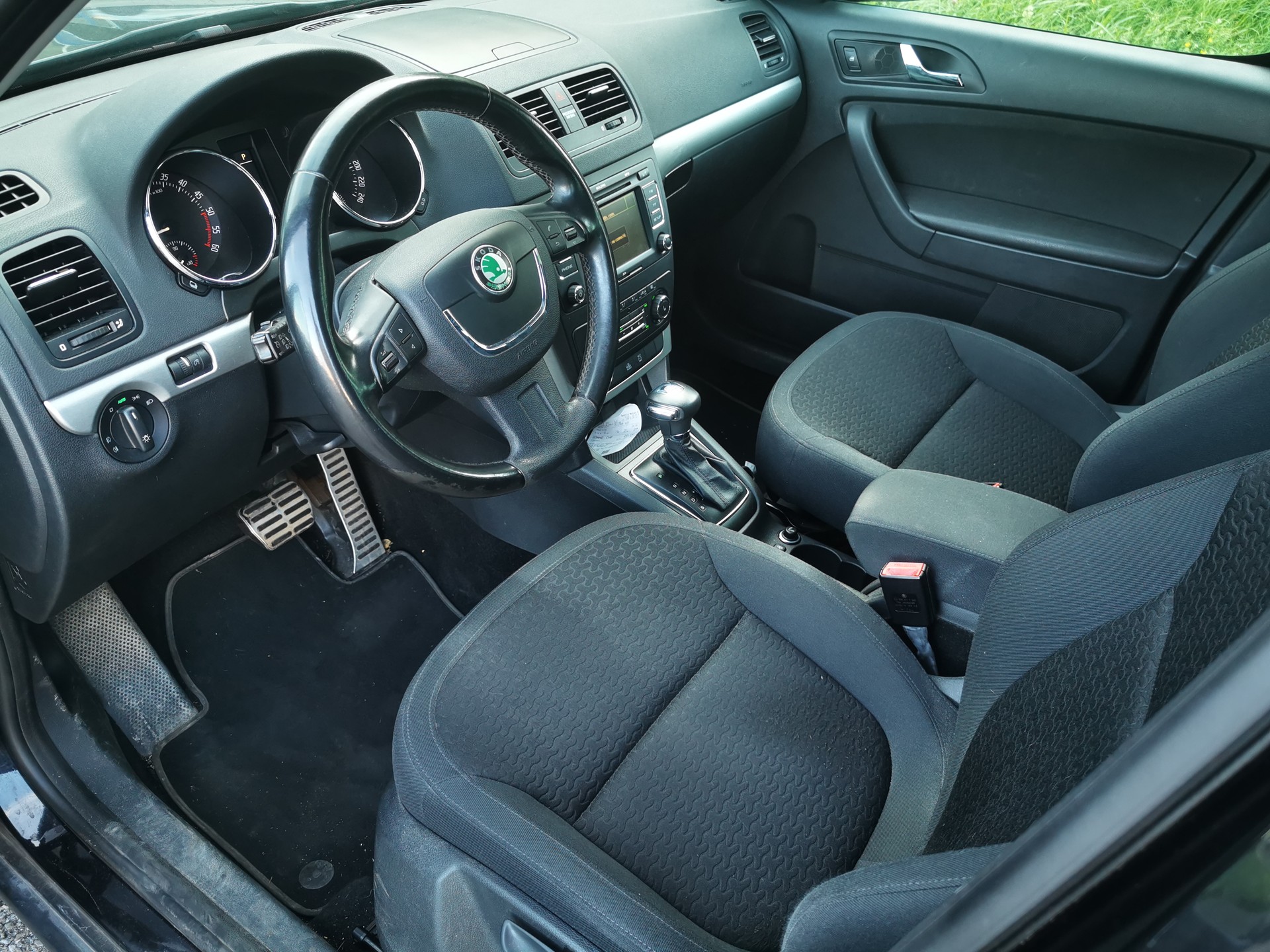 SKODA Yeti 2.0 TDI Ambition 4x4 DSG-image-10
