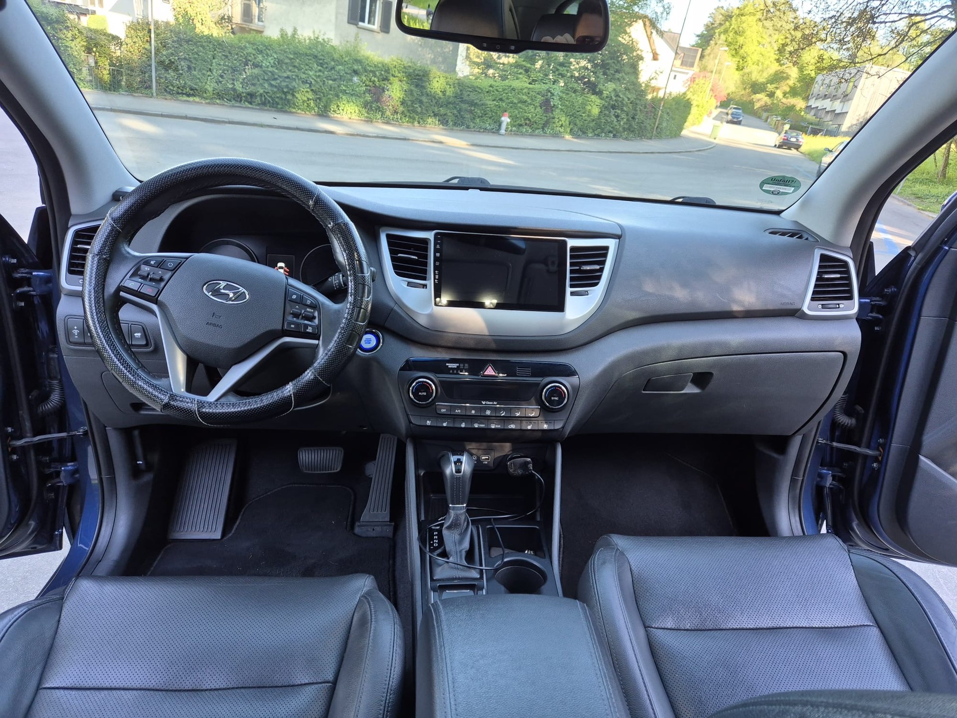 HYUNDAI Tucson 2.0 CRDI 4WD Automatic-image-8