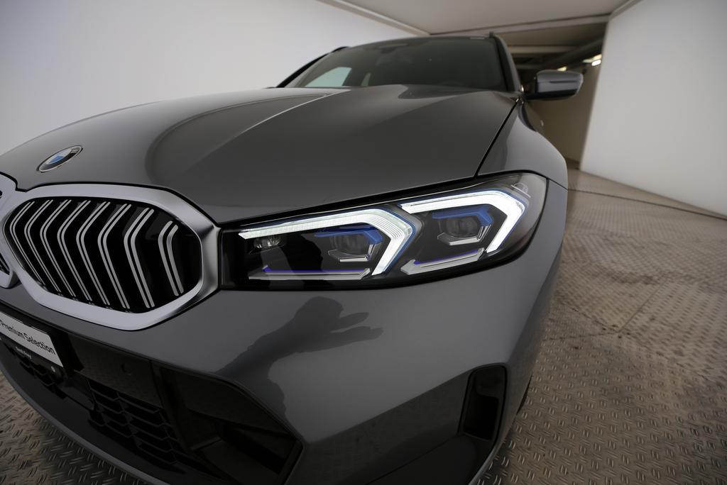 BMW 320d xDrive Touring-image-17