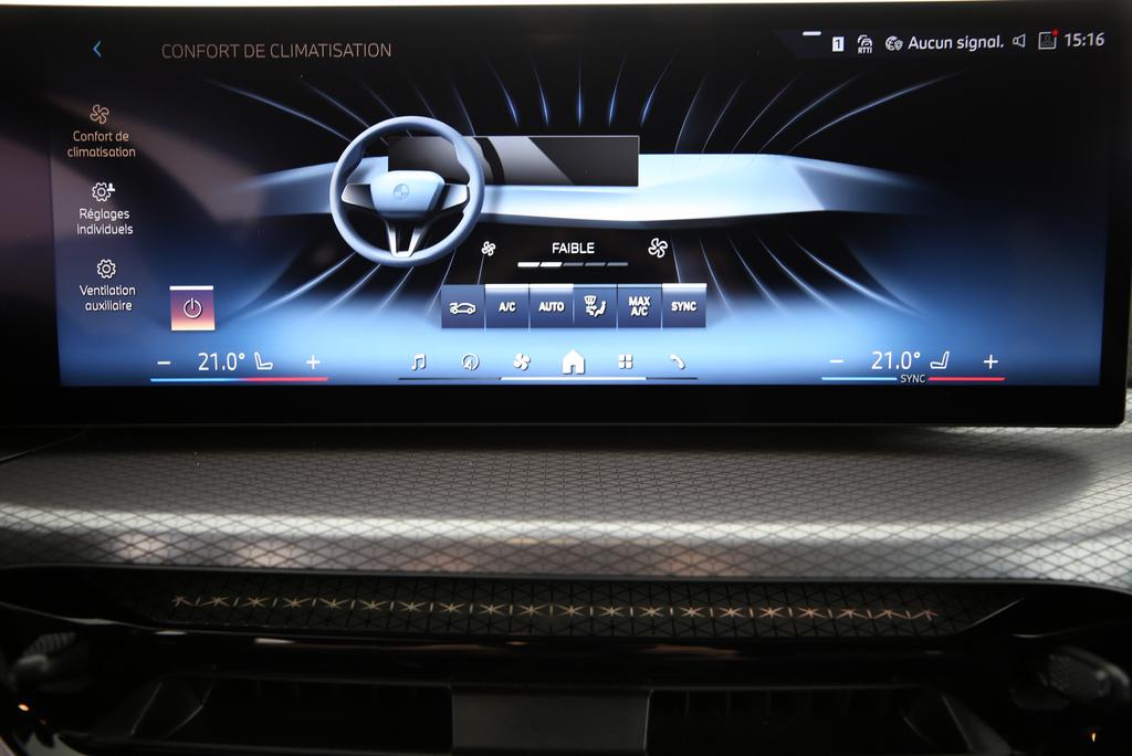 BMW 320d xDrive Touring-image-10
