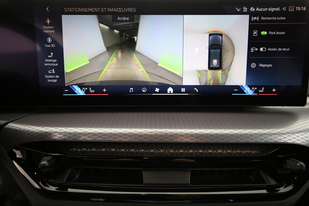 BMW 320d xDrive Touring-image-12