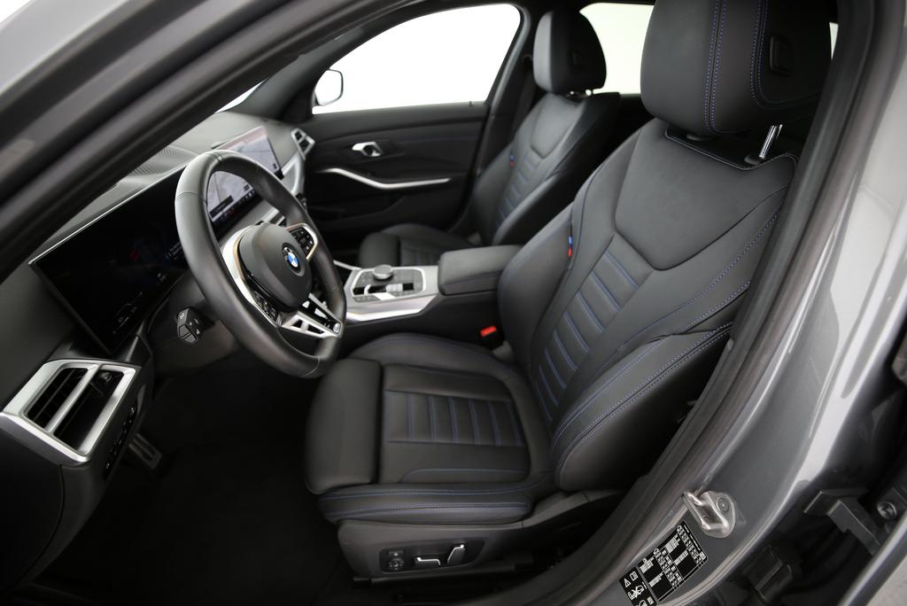 BMW 320d xDrive Touring-image-2