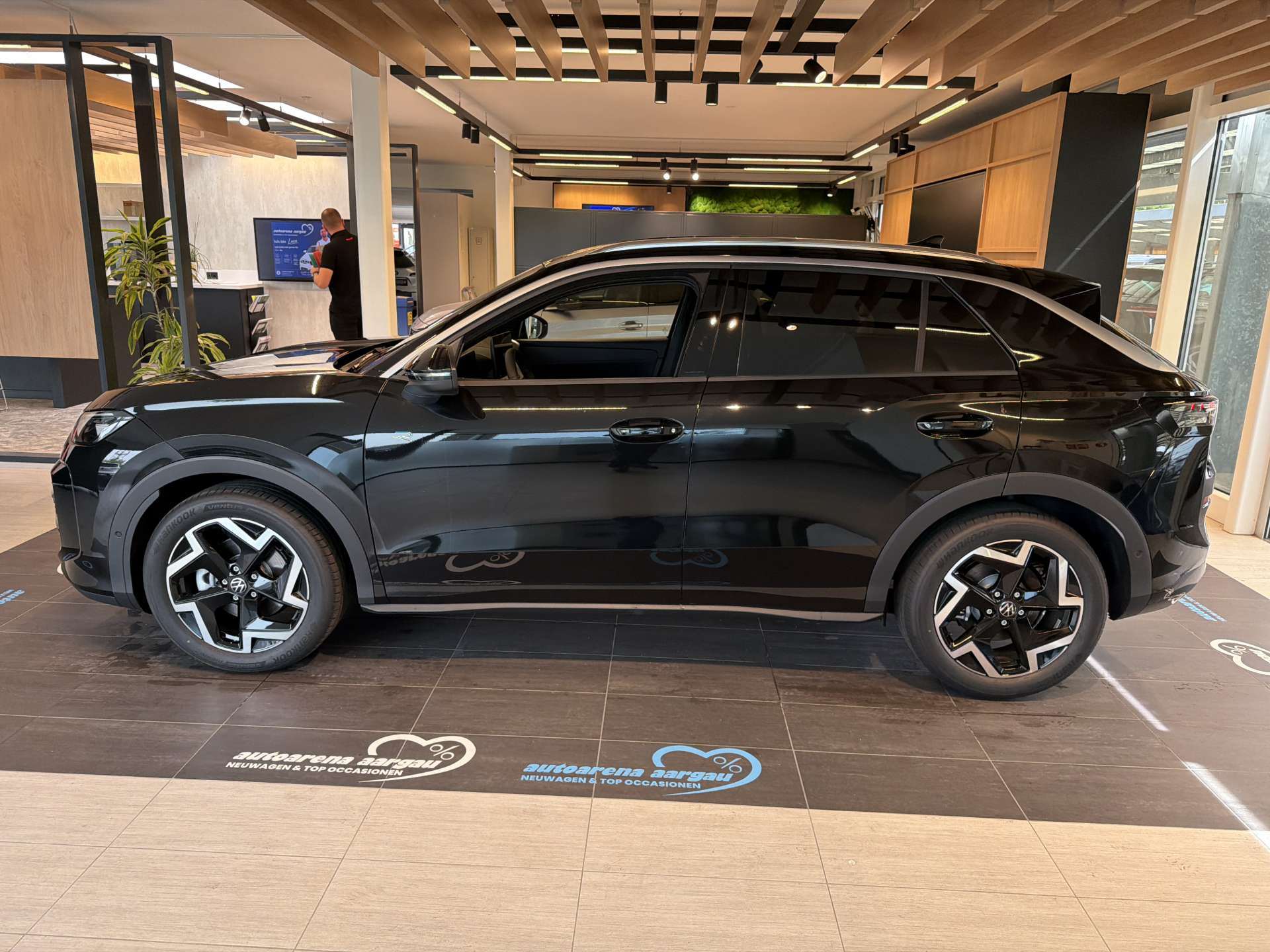 VW T-Roc 1.5 eTSi mHEV R-Line DSG-Automat-image-11