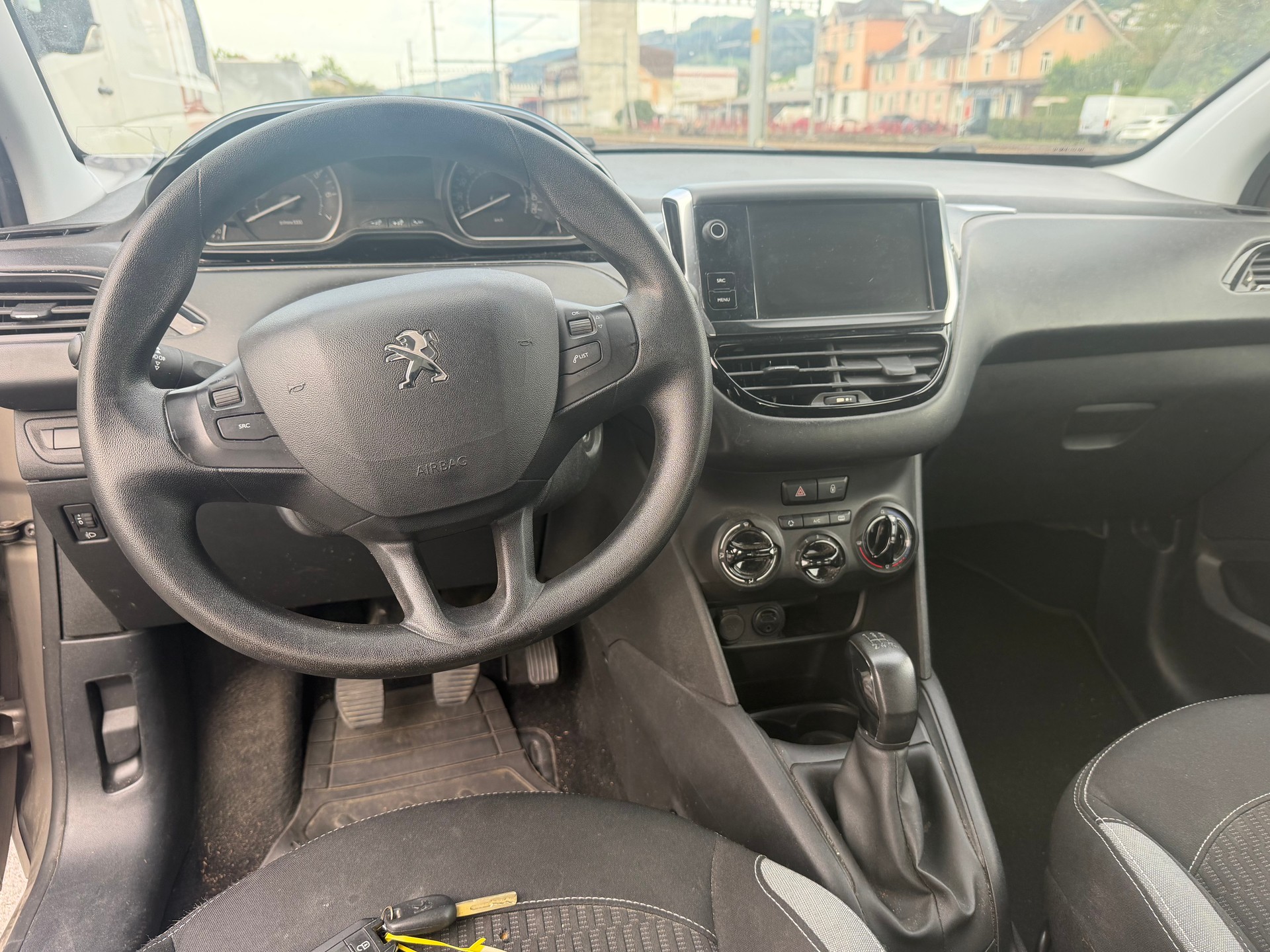 PEUGEOT 208 1.2 PureTech Access-image-8