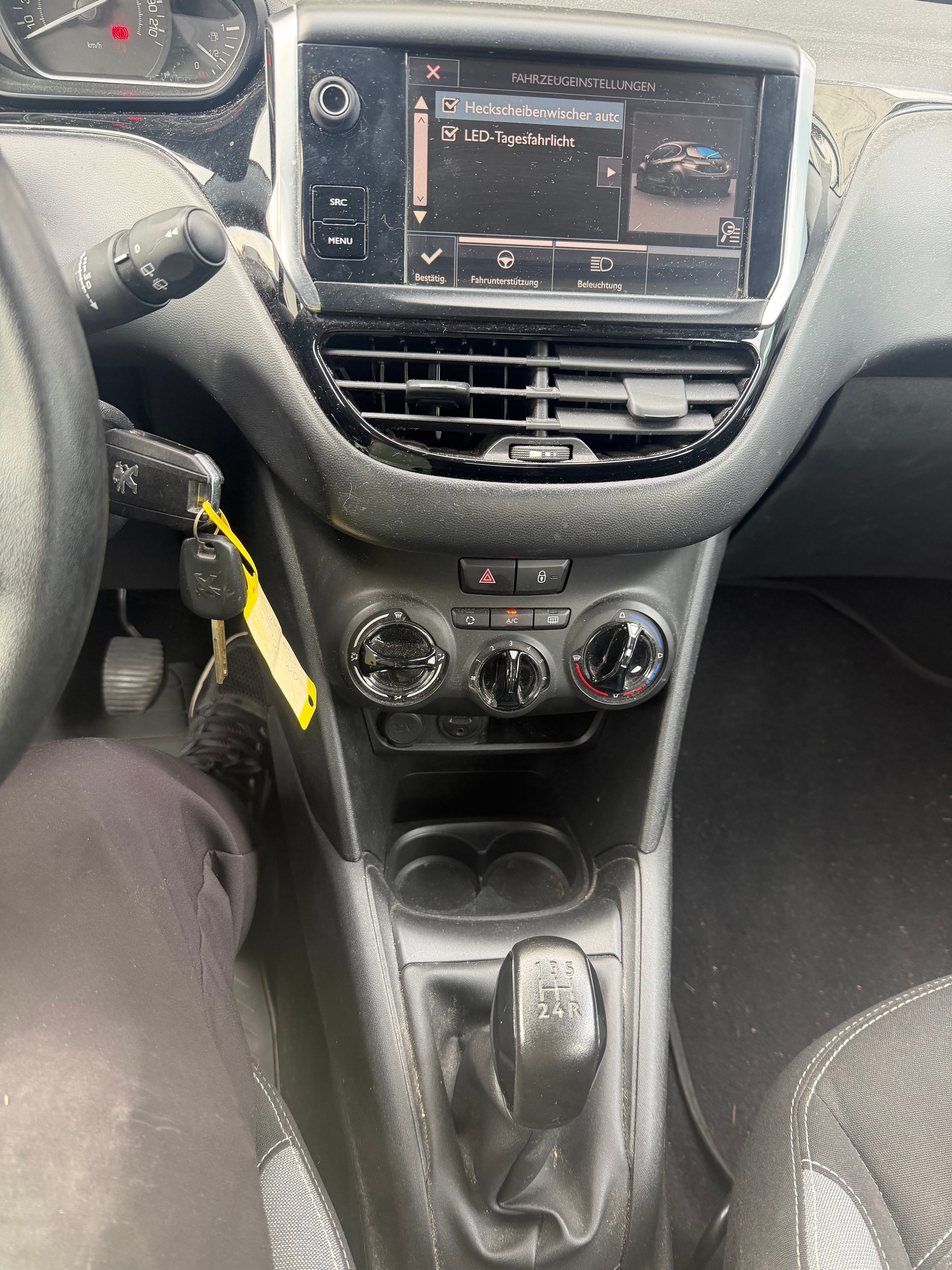 PEUGEOT 208 1.2 PureTech Access-image-10