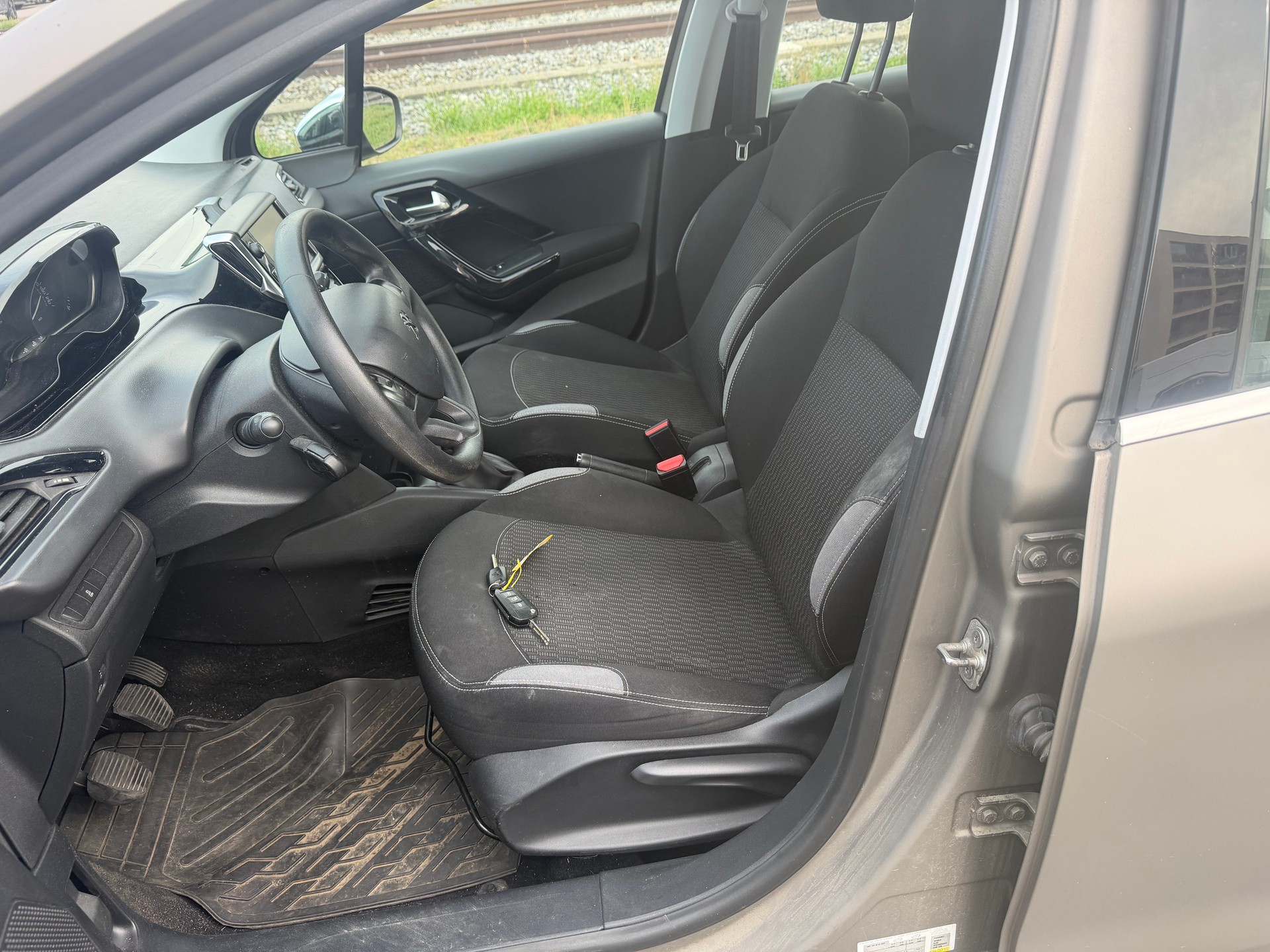 PEUGEOT 208 1.2 PureTech Access-image-9