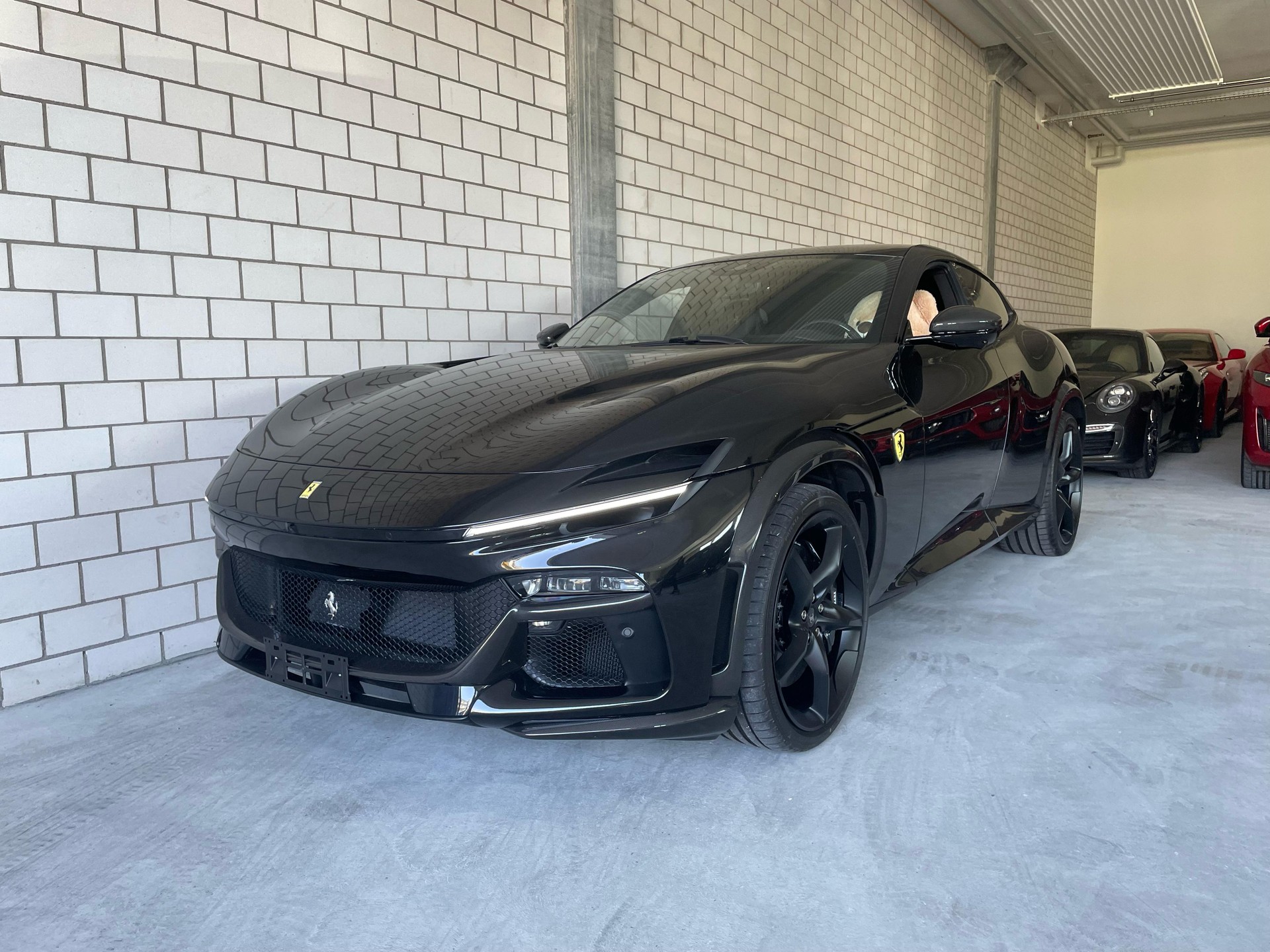 FERRARI Purosangue 6.5 V12 Sonderlackierung + Full Carbon-image-1