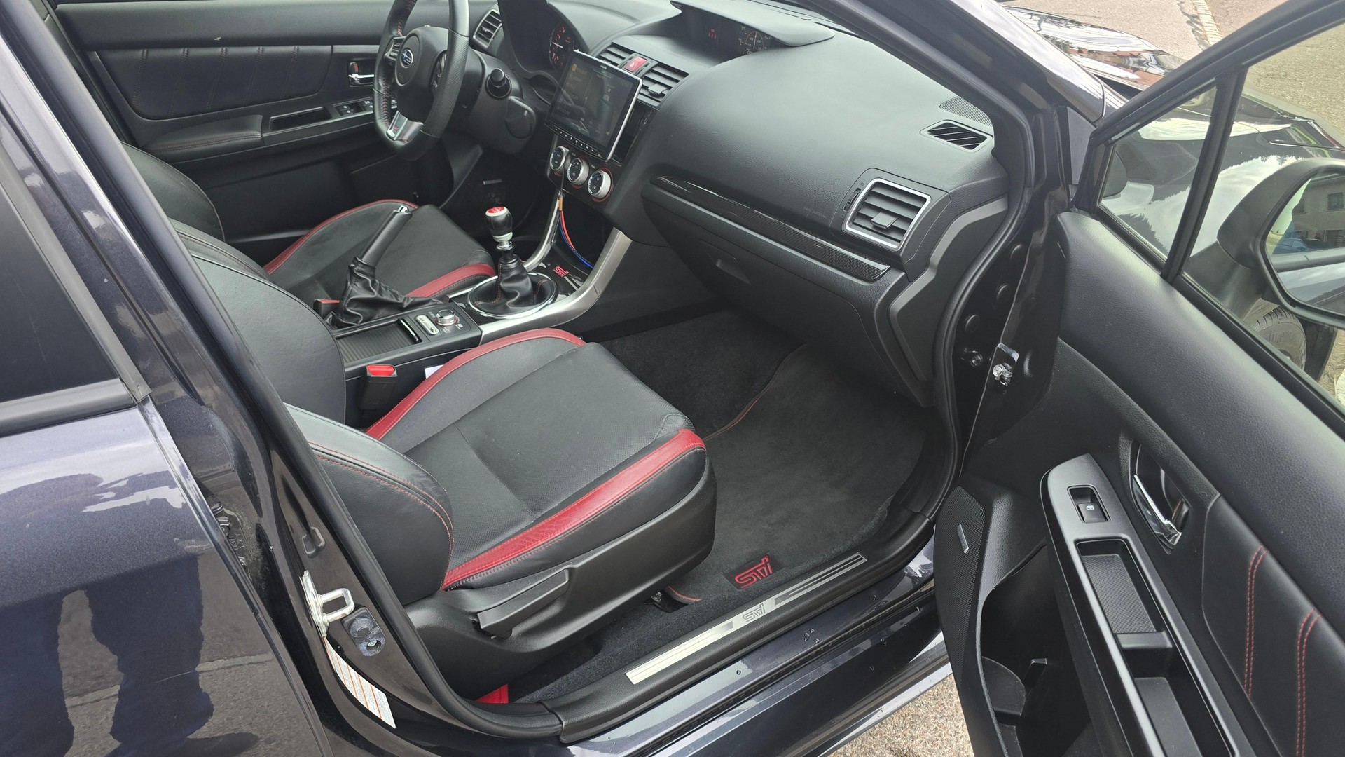 SUBARU WRX STI 2.5 T Luxury-image-12