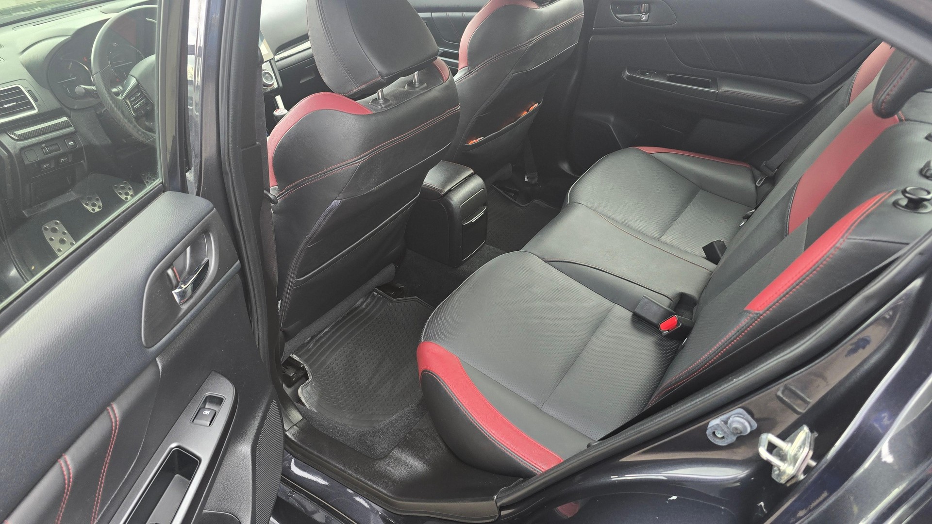 SUBARU WRX STI 2.5 T Luxury-image-13