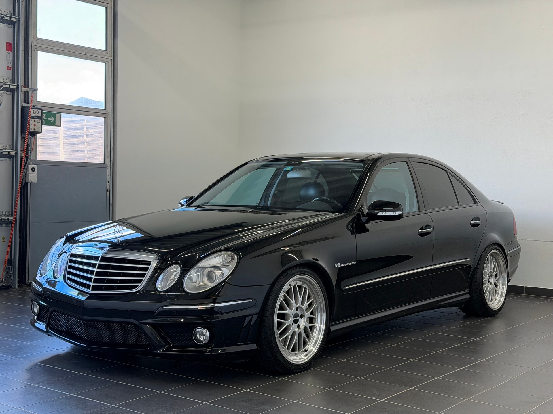 MERCEDES-BENZ E 55 AMG Avantgarde Automatic-image-2