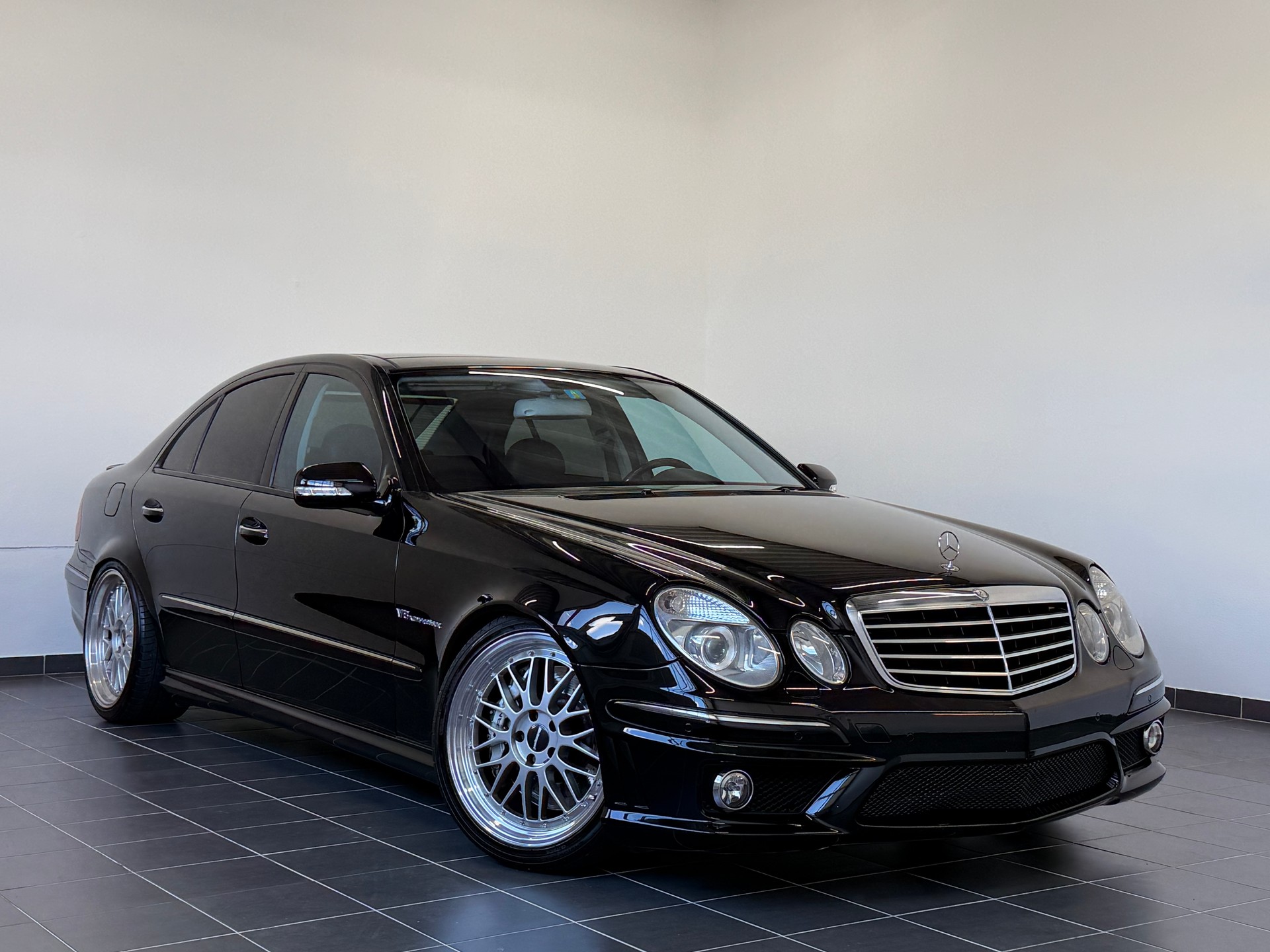 MERCEDES-BENZ E 55 AMG Avantgarde Automatic-image-1