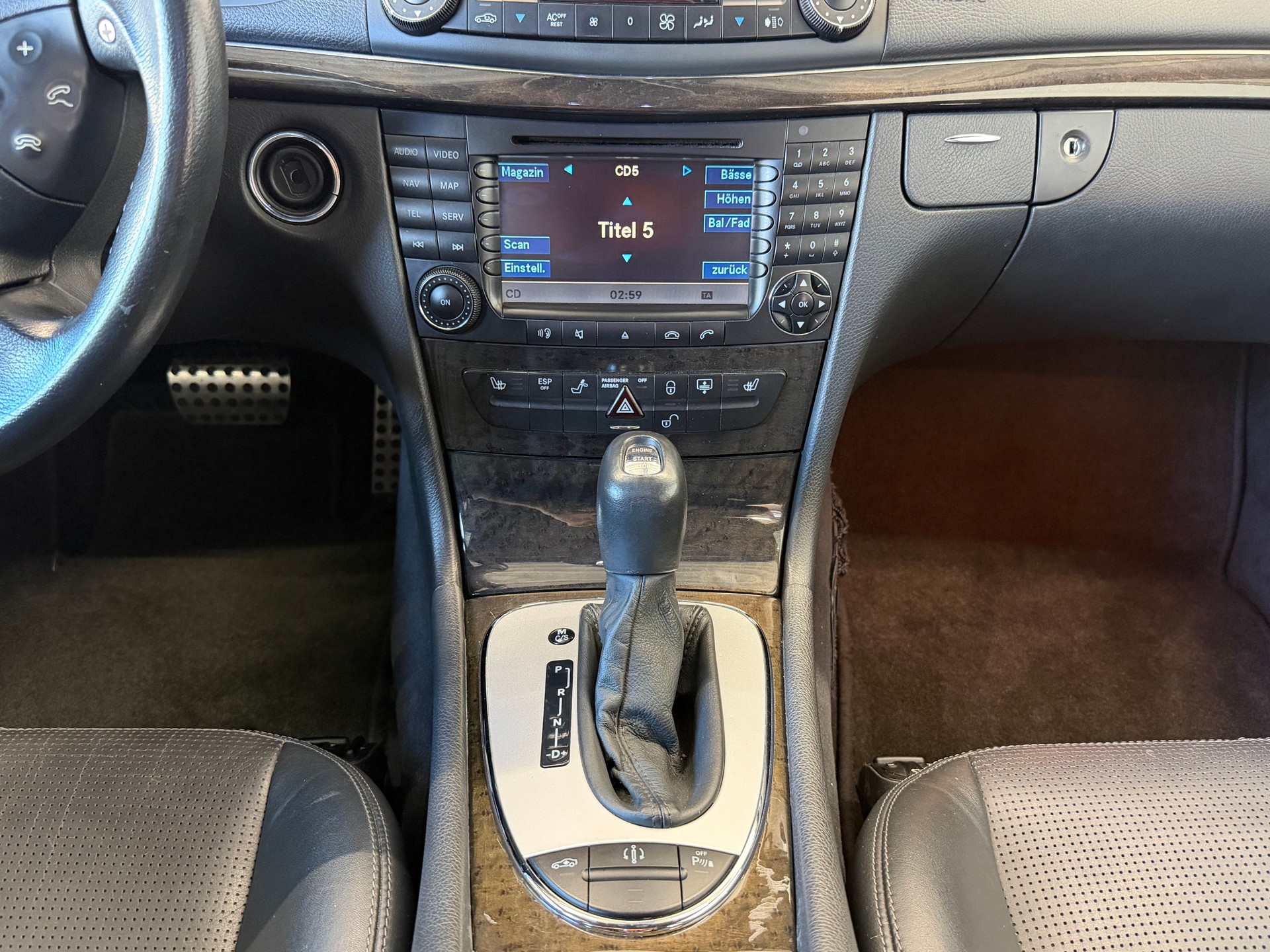MERCEDES-BENZ E 55 AMG Avantgarde Automatic-image-11