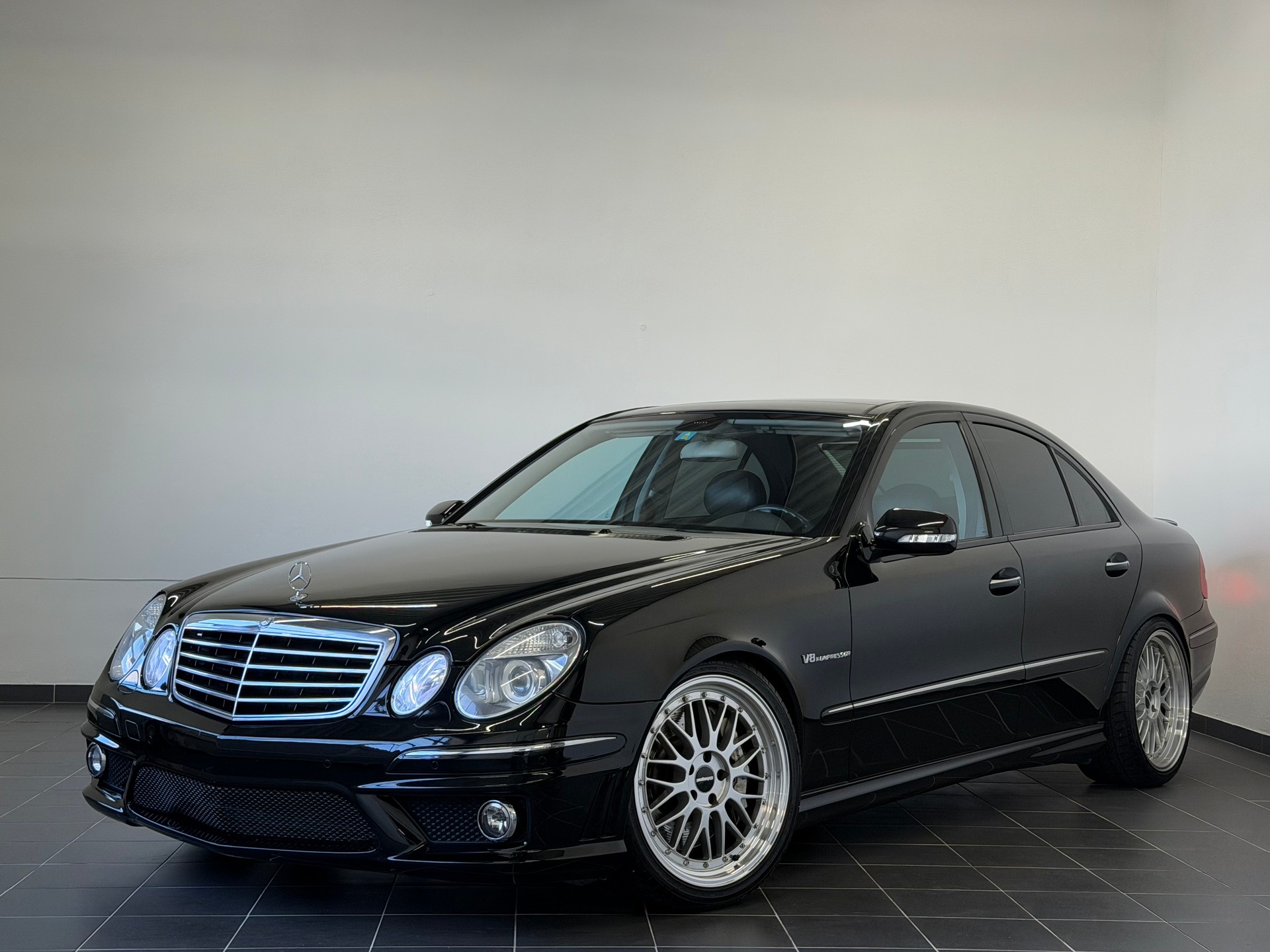 MERCEDES-BENZ E 55 AMG Avantgarde Automatic-image-0