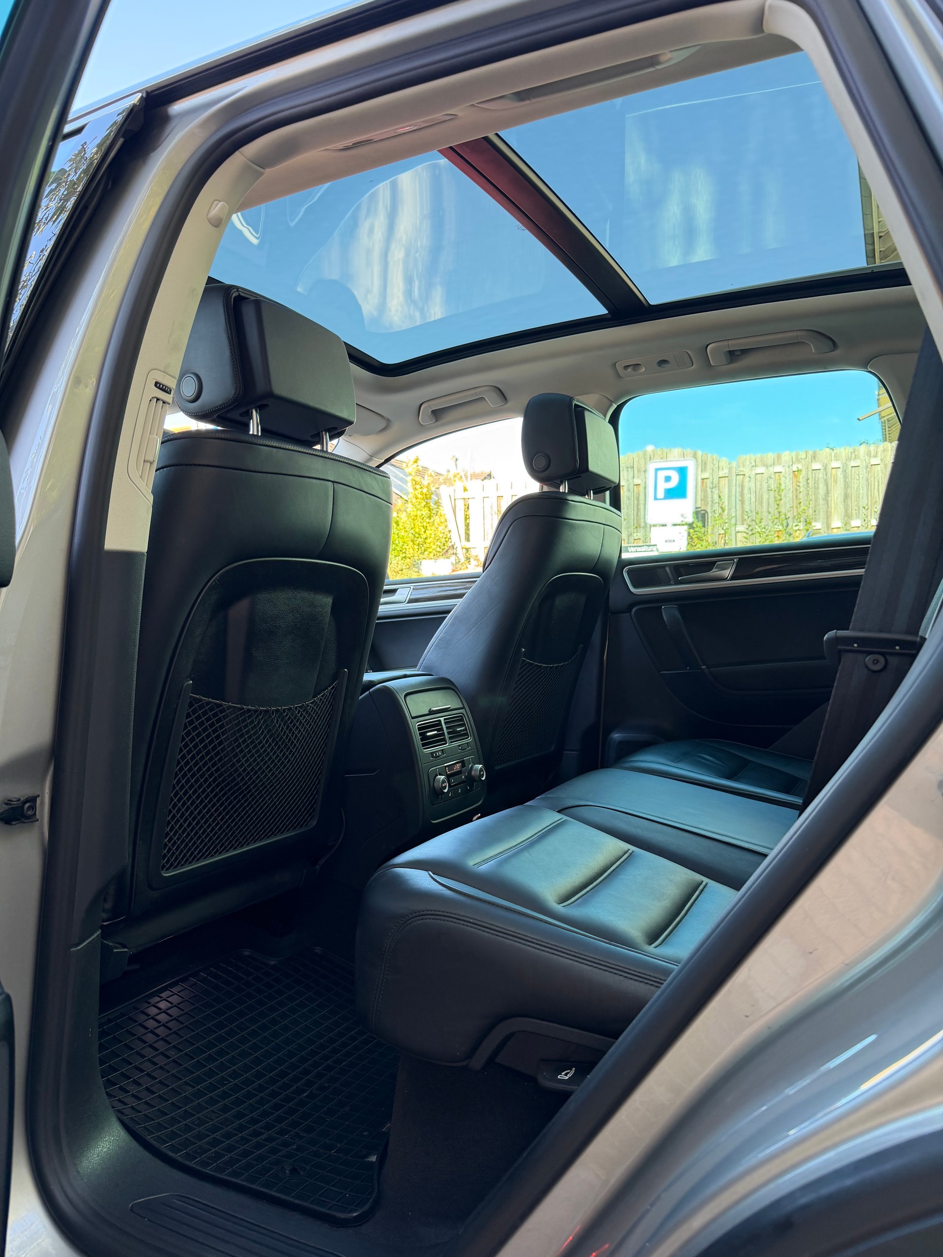 VW Touareg 3.0 TDI BlueMotion Technology Tiptronic-image-6
