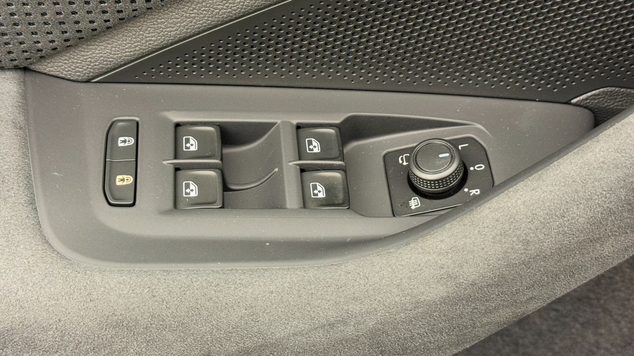 SKODA Superb Combi 2.0 TDi Sportline 4x4 DSG-image-8