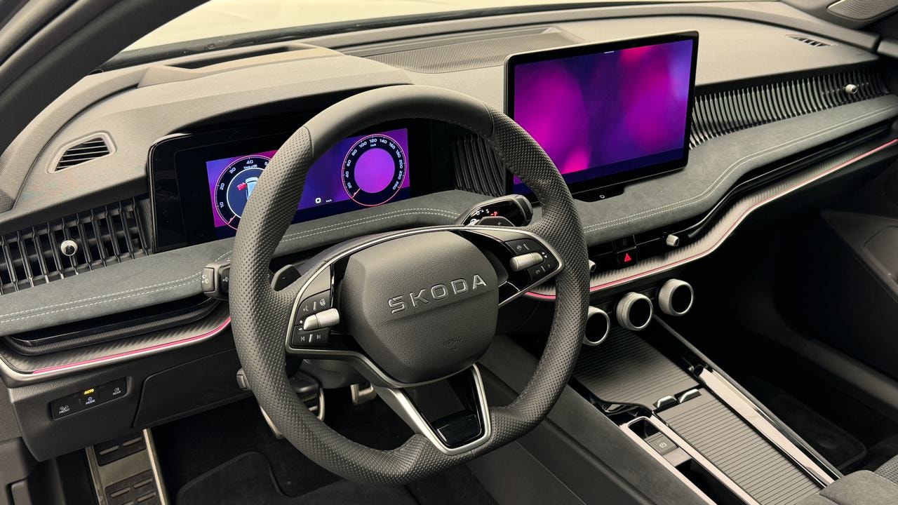SKODA Superb Combi 2.0 TDi Sportline 4x4 DSG-image-6