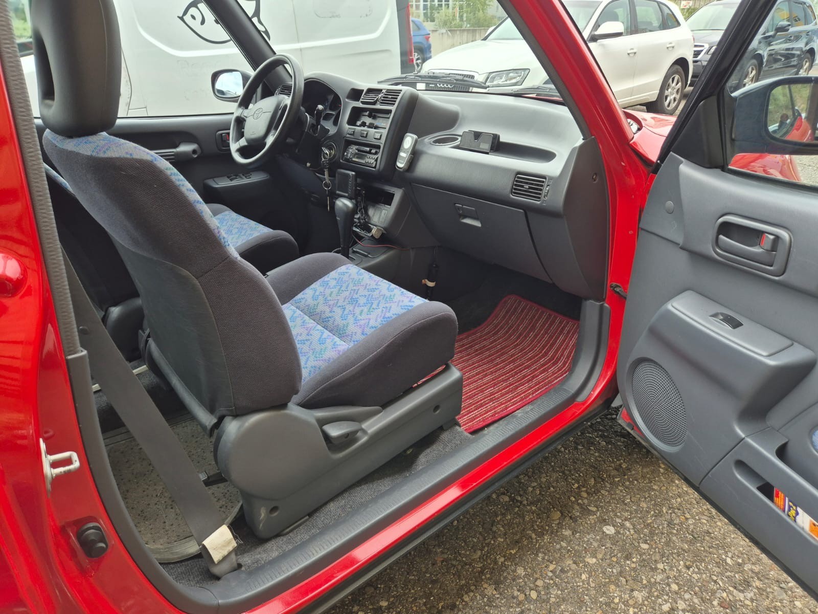 TOYOTA RAV-4-image-9