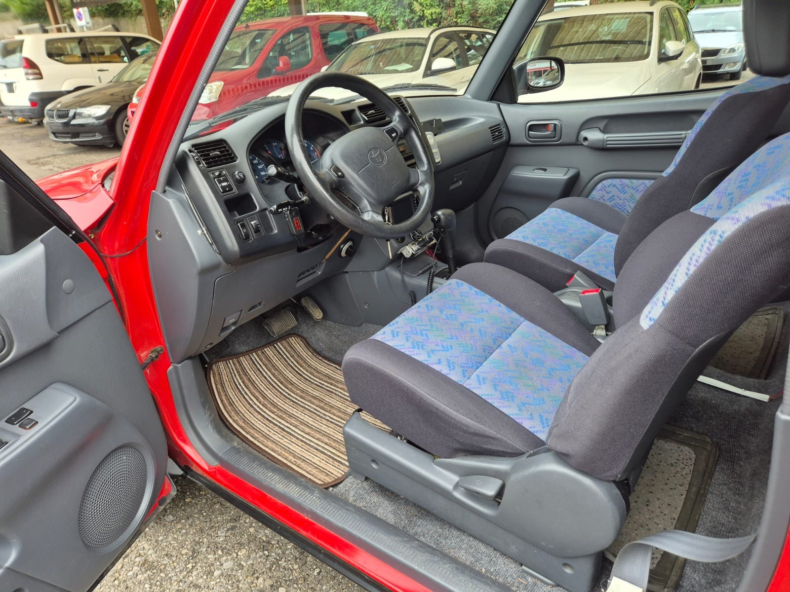 TOYOTA RAV-4-image-8