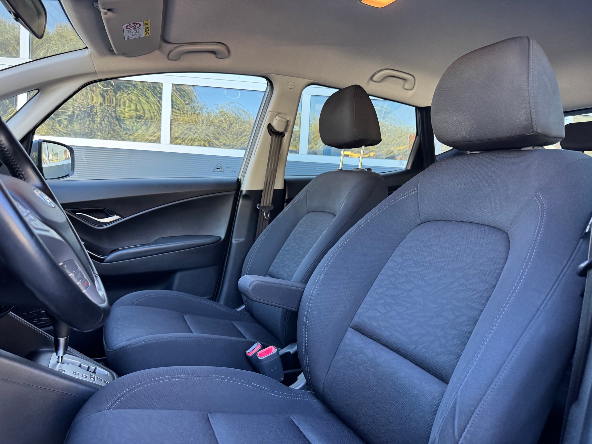 HYUNDAI iX20 1.6 Premium Automatic-image-6