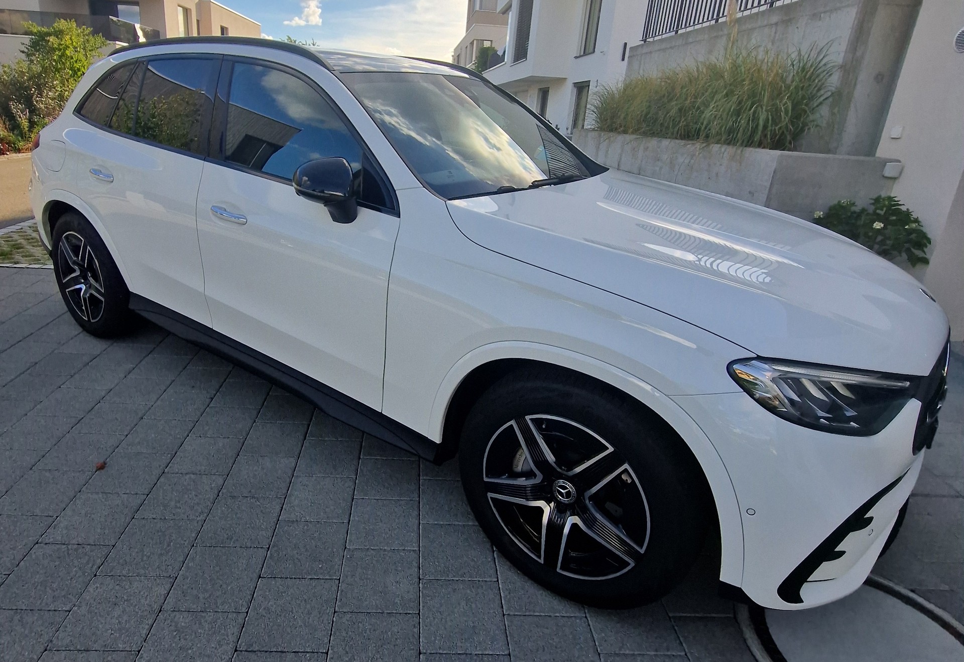 MERCEDES-BENZ GLC 220 d AMG Line 4matic-image-2