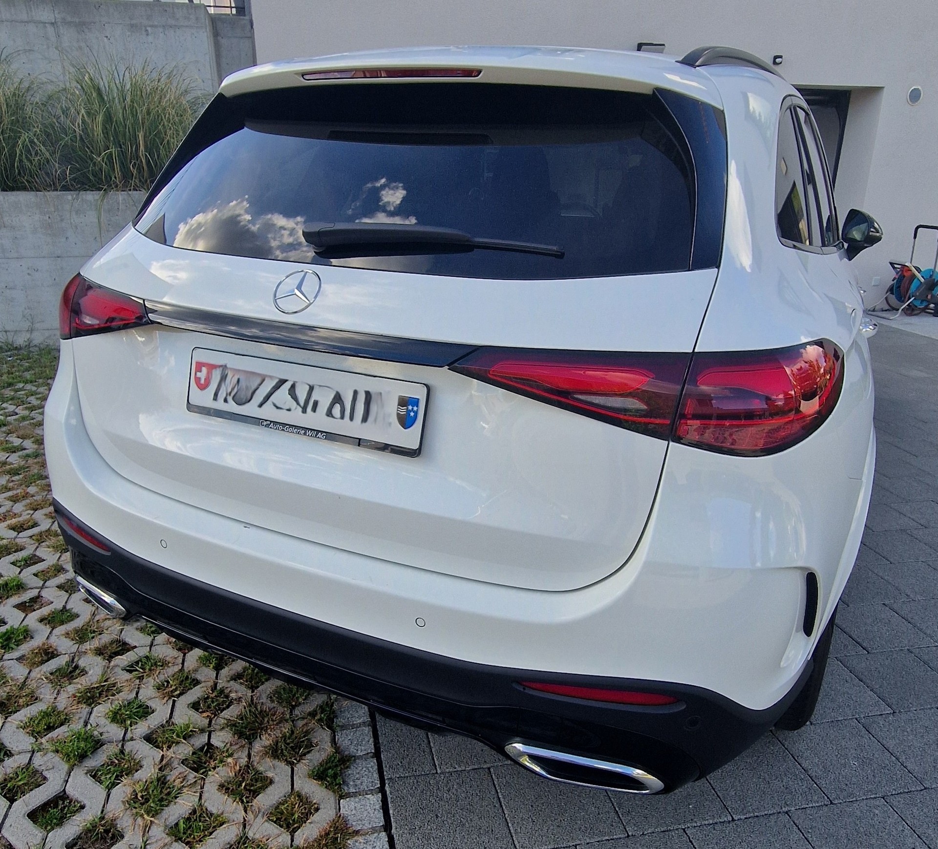 MERCEDES-BENZ GLC 220 d AMG Line 4matic-image-3