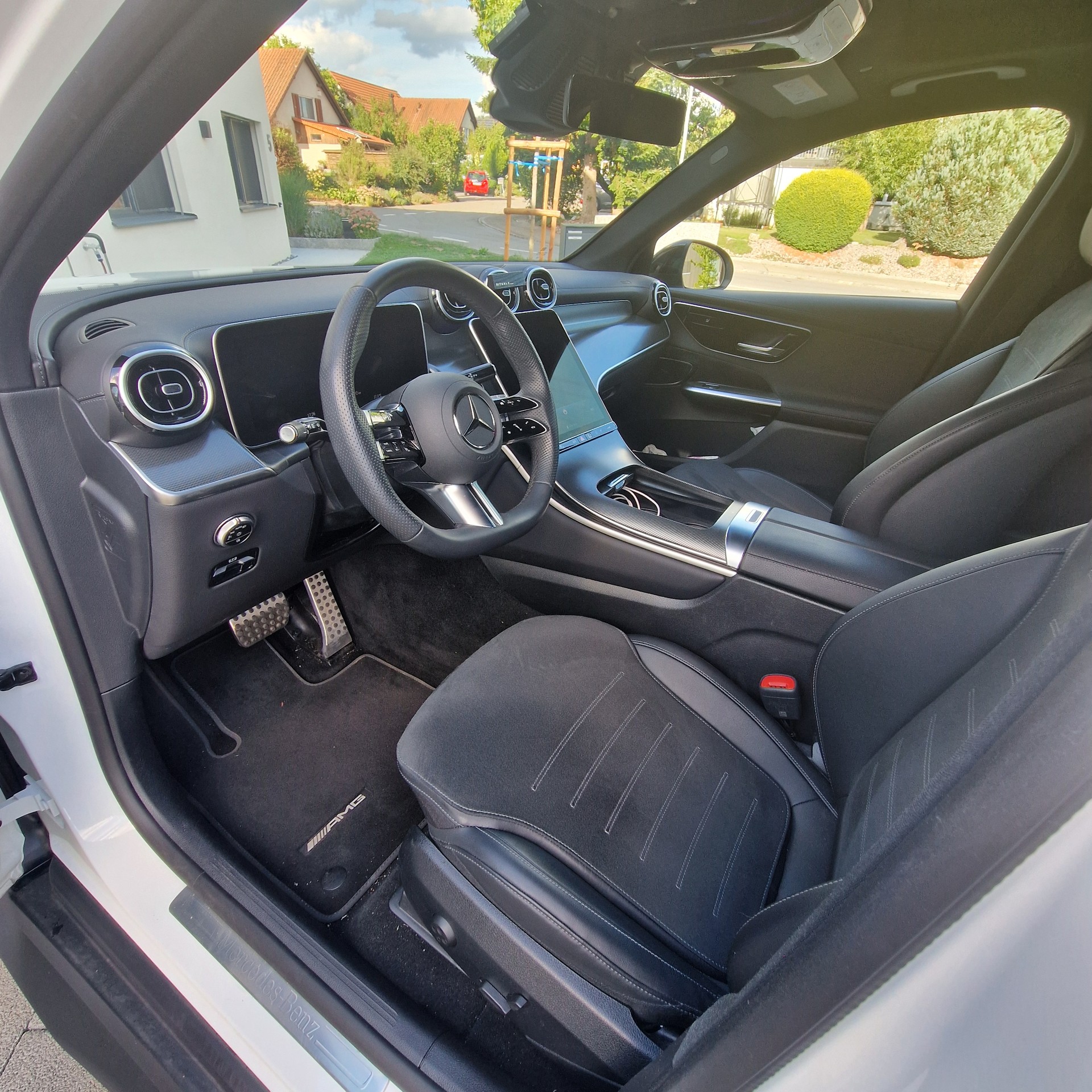 MERCEDES-BENZ GLC 220 d AMG Line 4matic-image-5