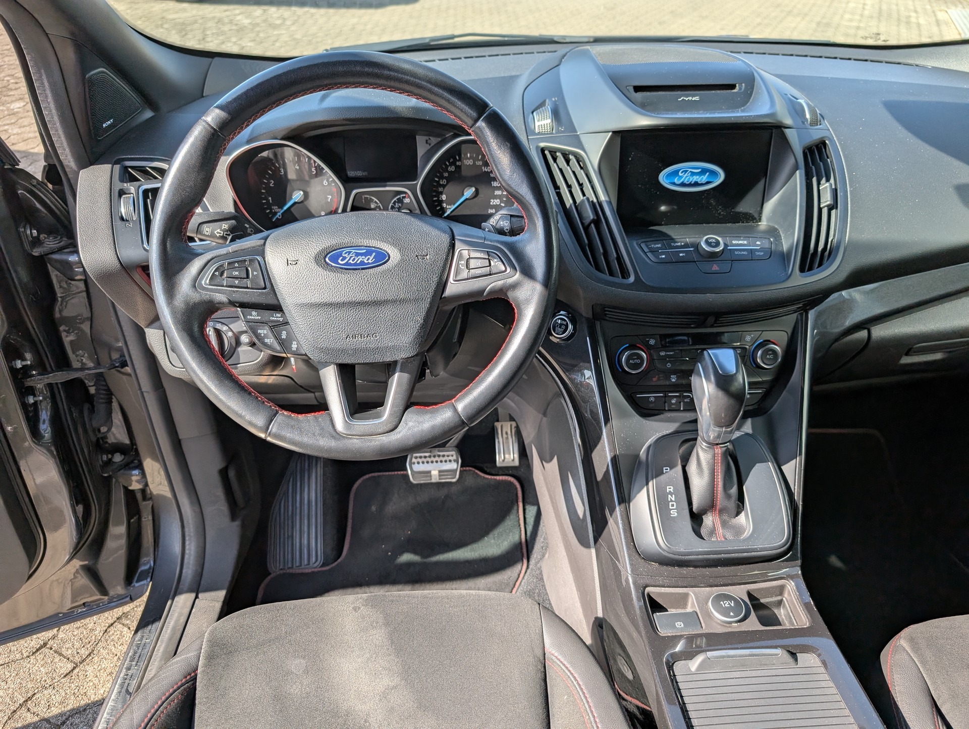 FORD Kuga 1.5 SCTi ST Line 4WD Automatic-image-3