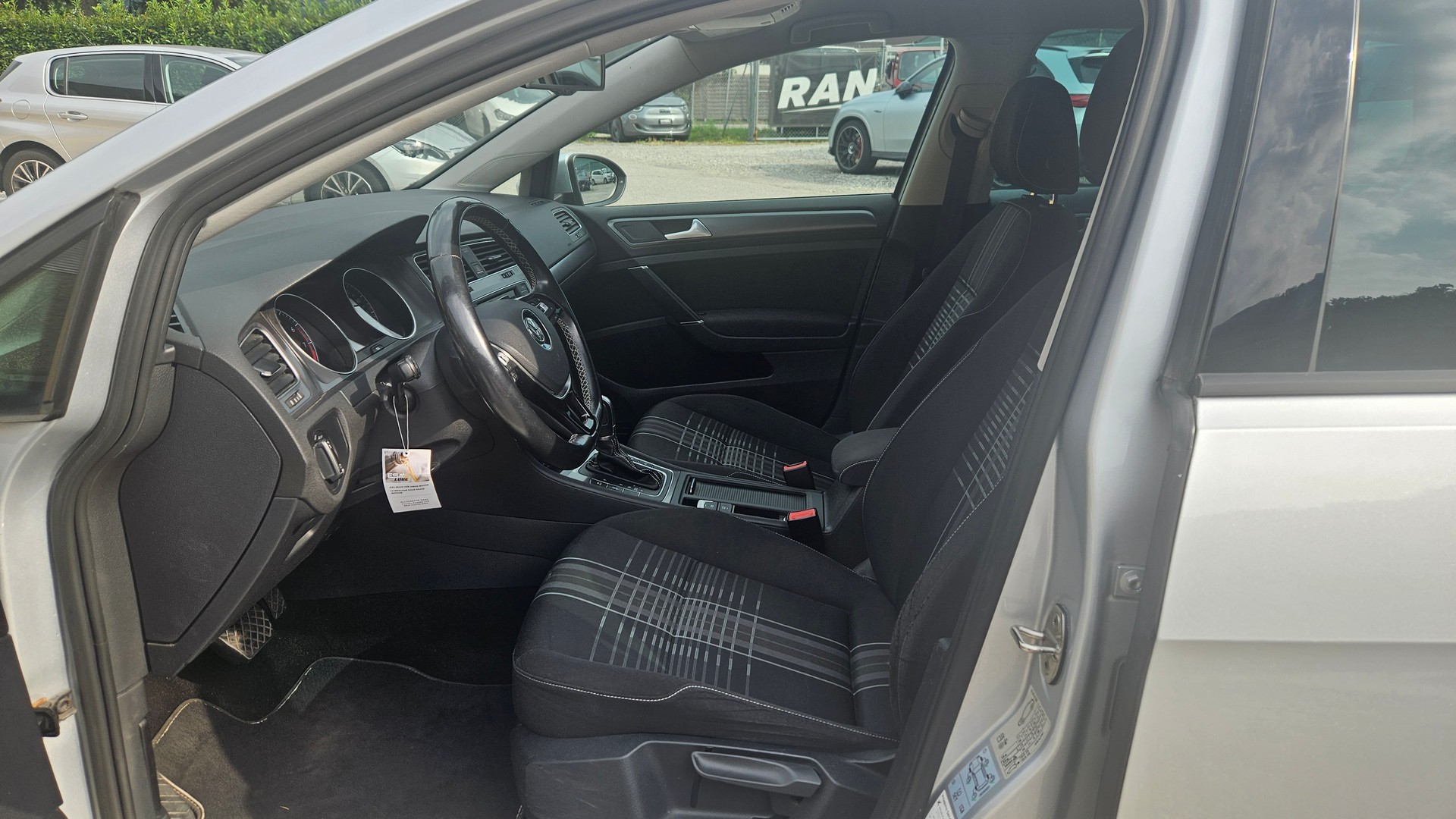 VW Golf 1.4 TSI Lounge DSG-image-6