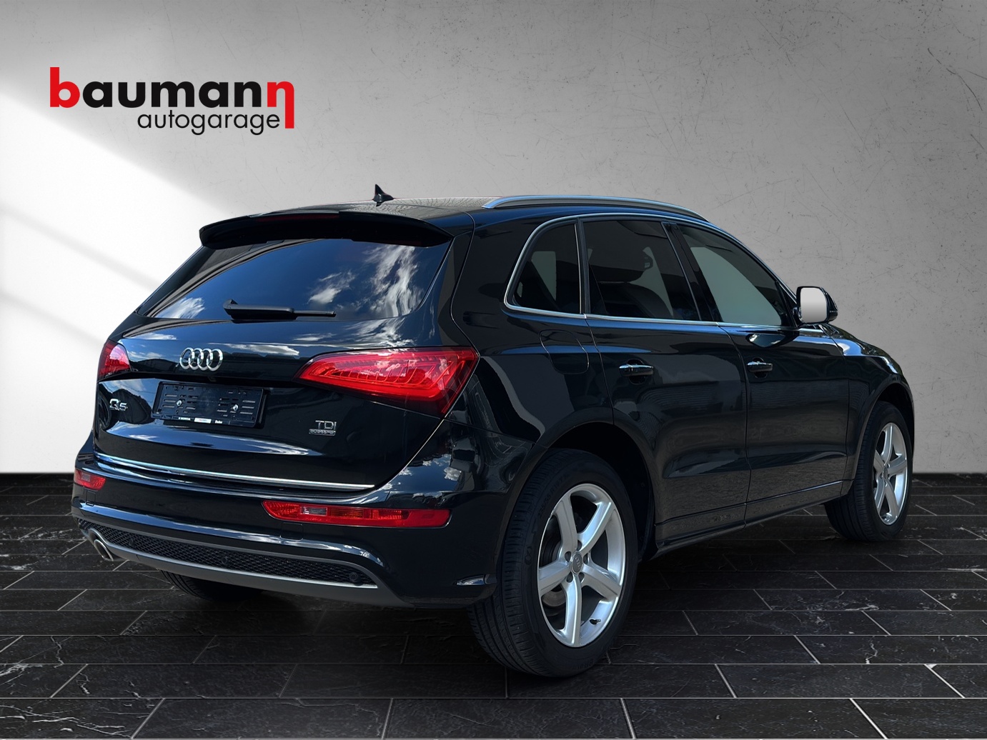 AUDI Q5 2.0 TDI quattro S-tronic-image-2