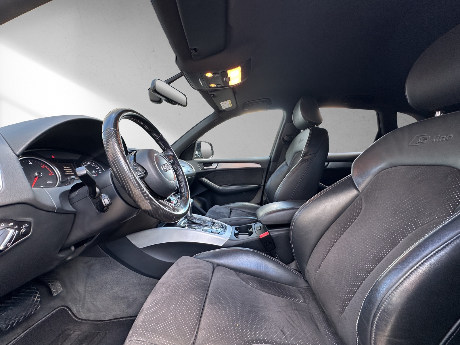 AUDI Q5 2.0 TDI quattro S-tronic-image-10