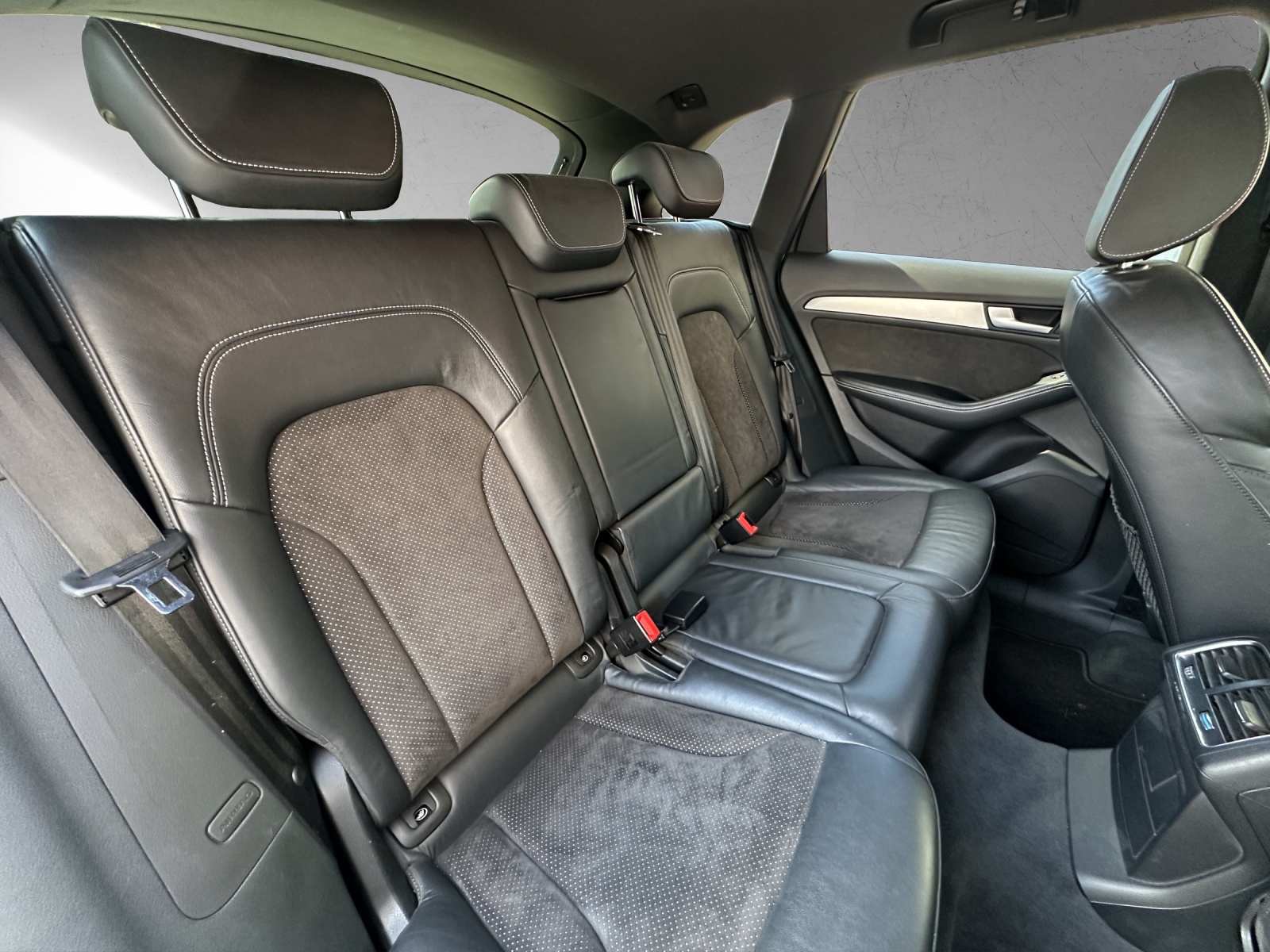 AUDI Q5 2.0 TDI quattro S-tronic-image-13