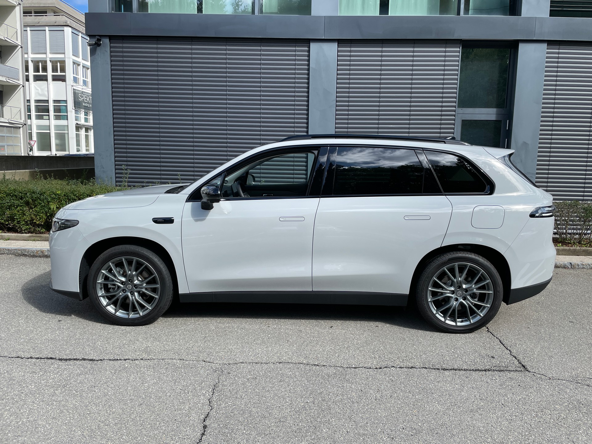LEAPMOTOR C10 82kWh AWD ProMax Design 598hk AWD-image-1