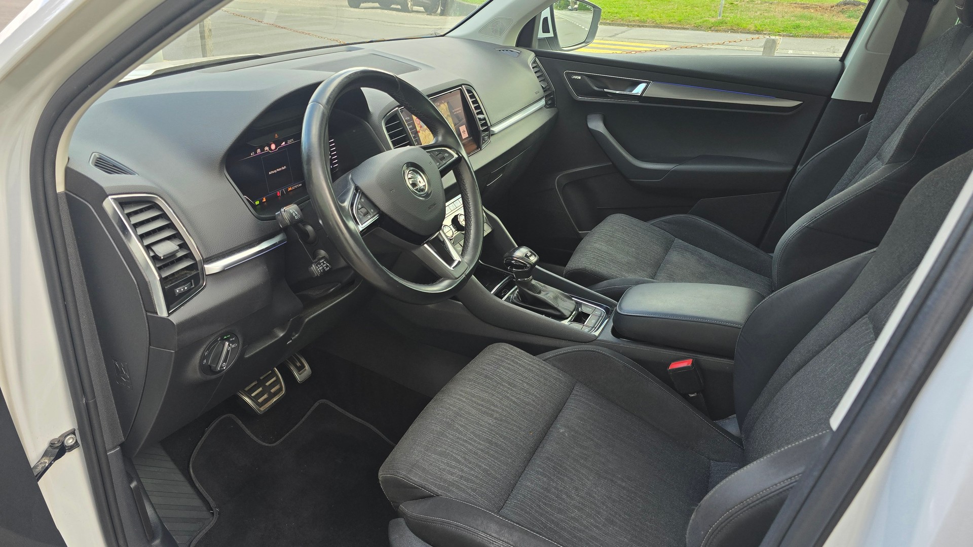 SKODA Karoq 2.0 TDI CR Style 4x4 DSG-image-14