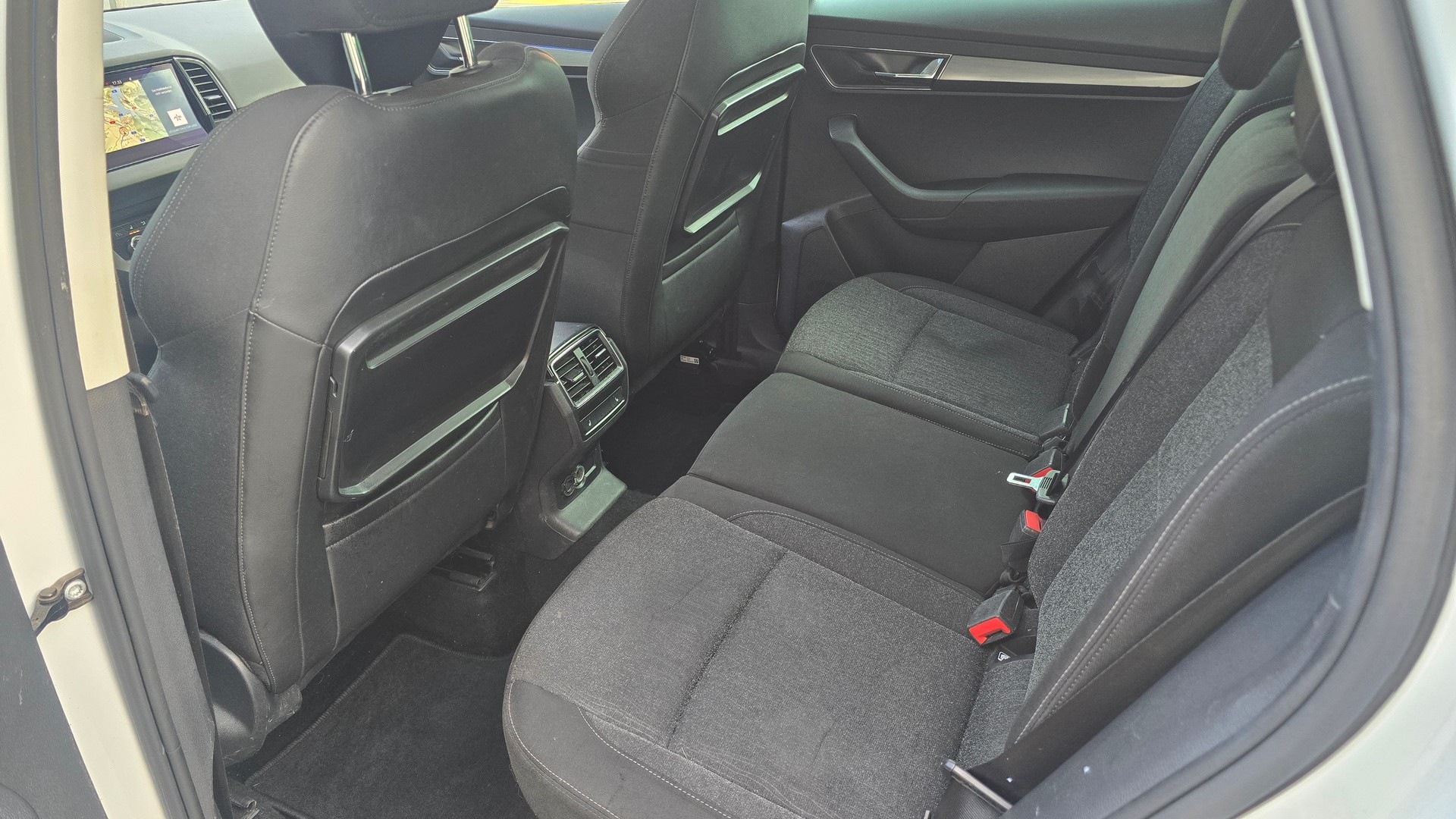 SKODA Karoq 2.0 TDI CR Style 4x4 DSG-image-9