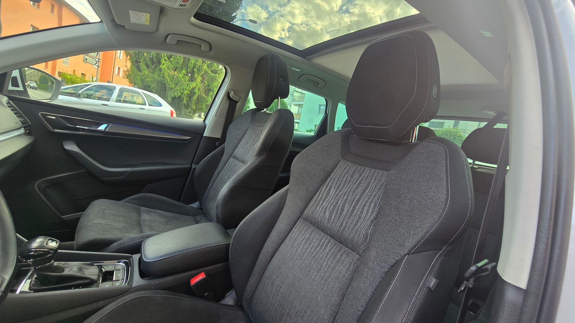 SKODA Karoq 2.0 TDI CR Style 4x4 DSG-image-16