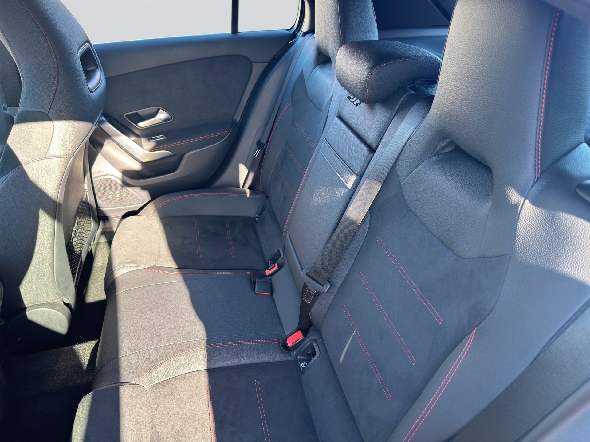 MERCEDES-BENZ A 200 AMG Line 7G-DCT-image-7