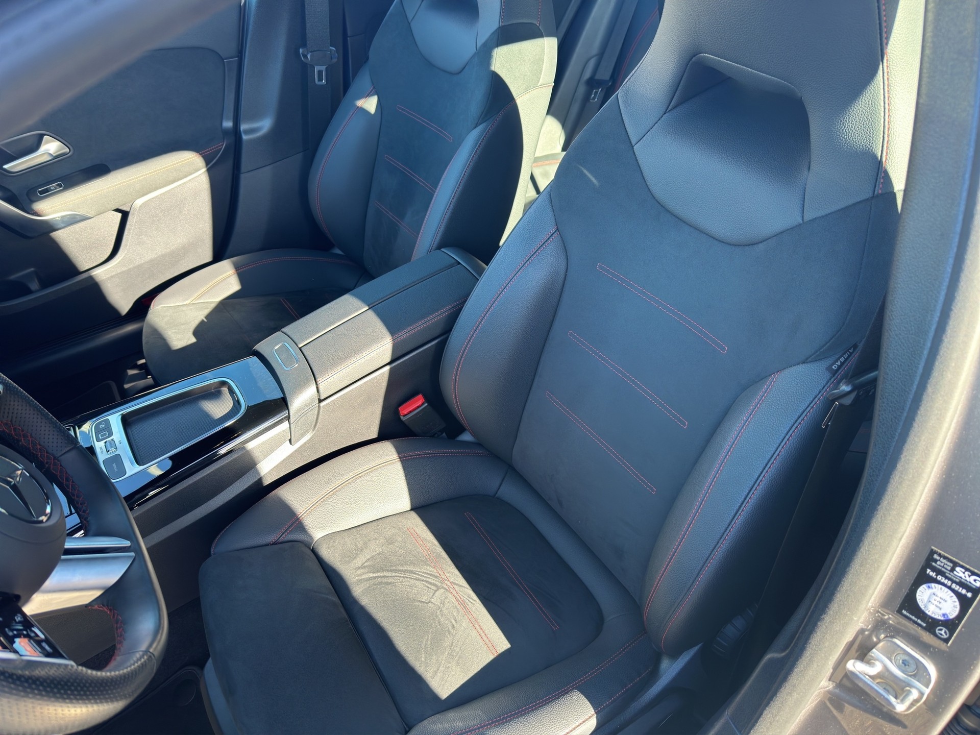 MERCEDES-BENZ A 200 AMG Line 7G-DCT-image-5