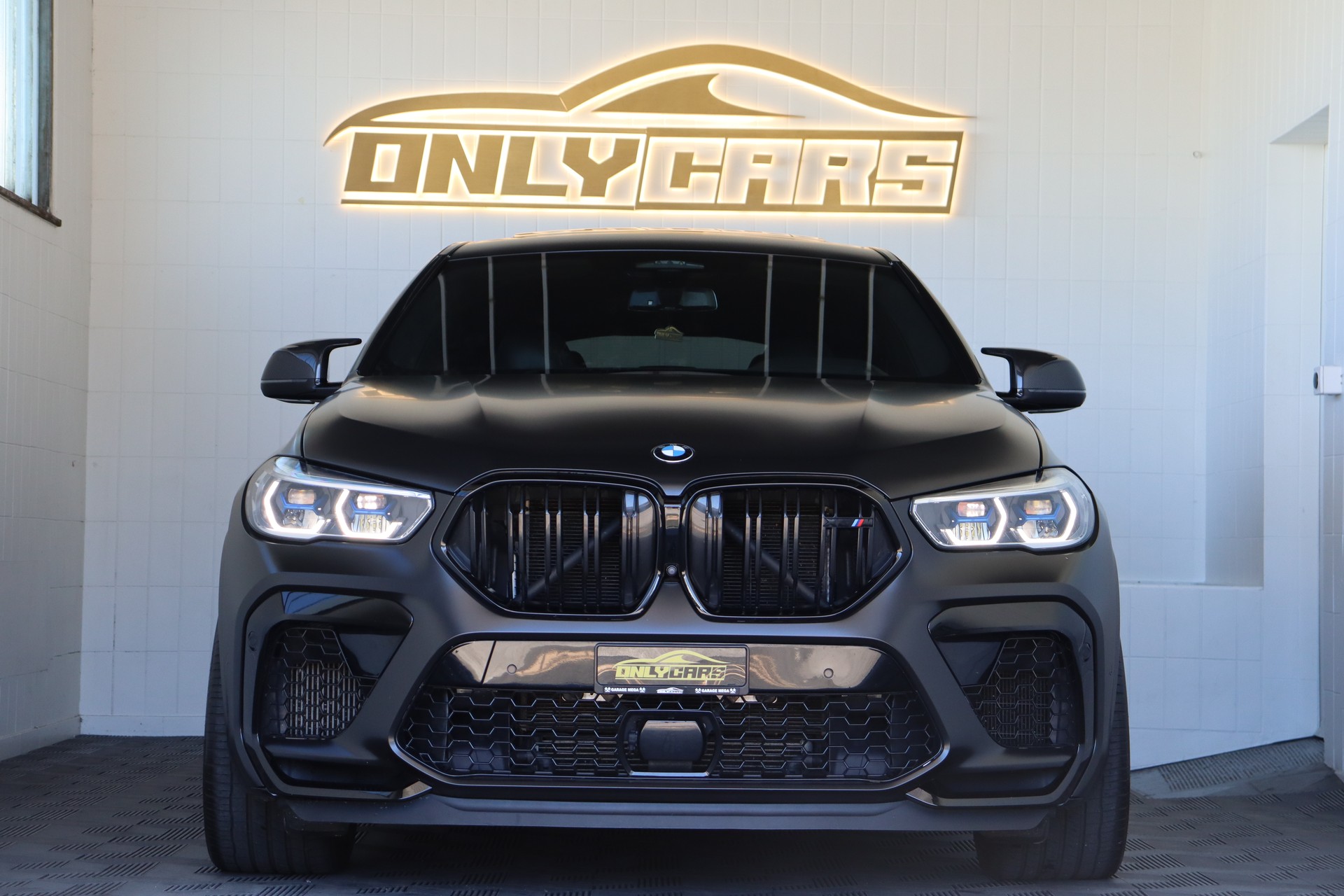 BMW X6M STEPTRONIC M COMPETITION * TIEFERGELEGT * MATTSCHWARZ * SKY-LOUNGE * FAHRASSISTENZ-PAKET *-image-1