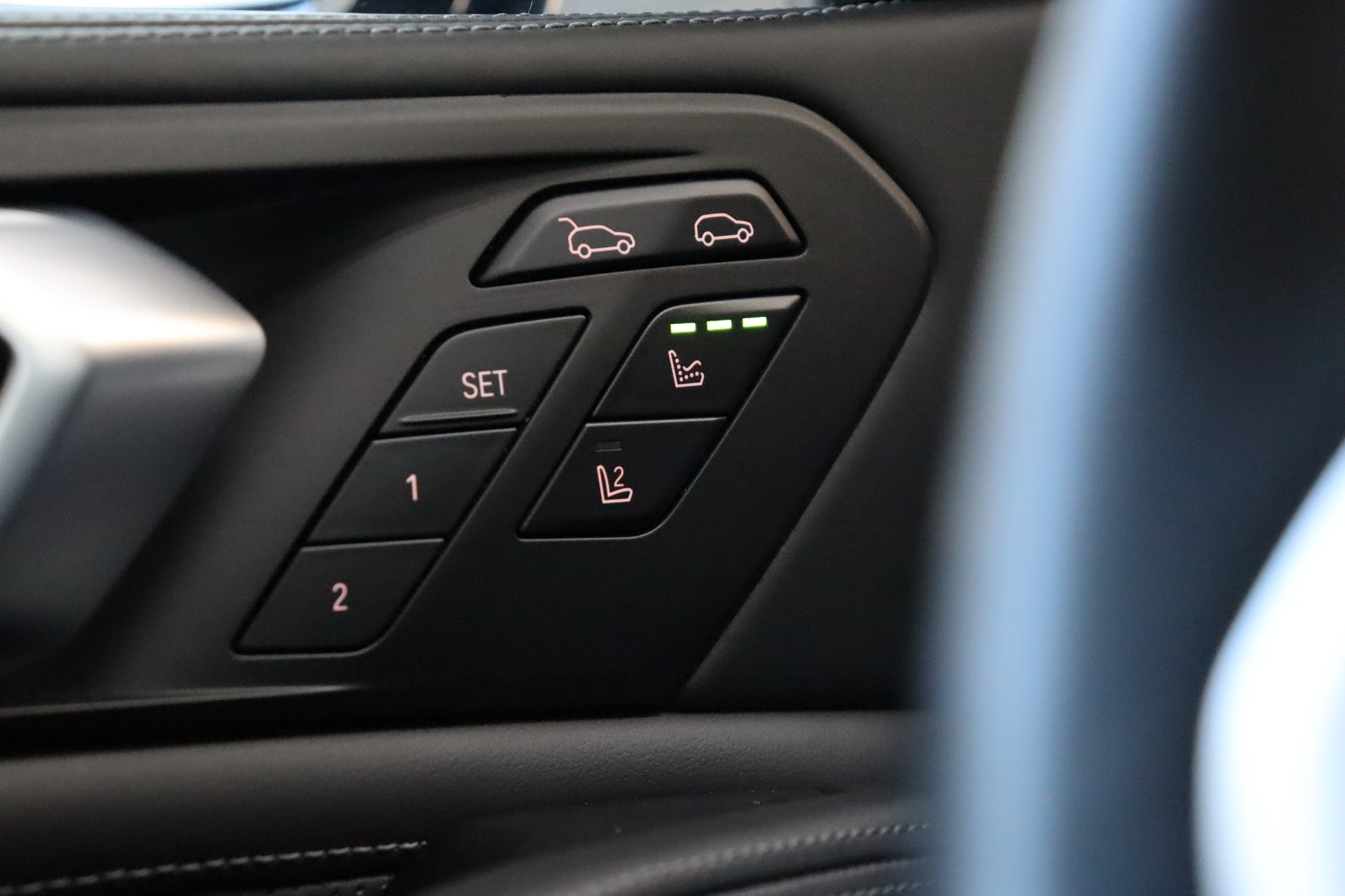 BMW X6M STEPTRONIC M COMPETITION * TIEFERGELEGT * MATTSCHWARZ * SKY-LOUNGE * FAHRASSISTENZ-PAKET *-image-26