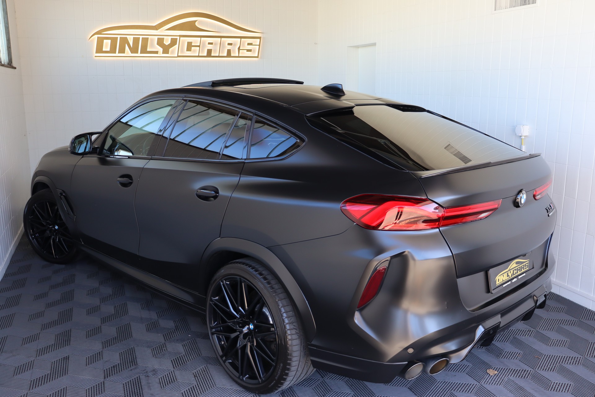 BMW X6M STEPTRONIC M COMPETITION * TIEFERGELEGT * MATTSCHWARZ * SKY-LOUNGE * FAHRASSISTENZ-PAKET *-image-10