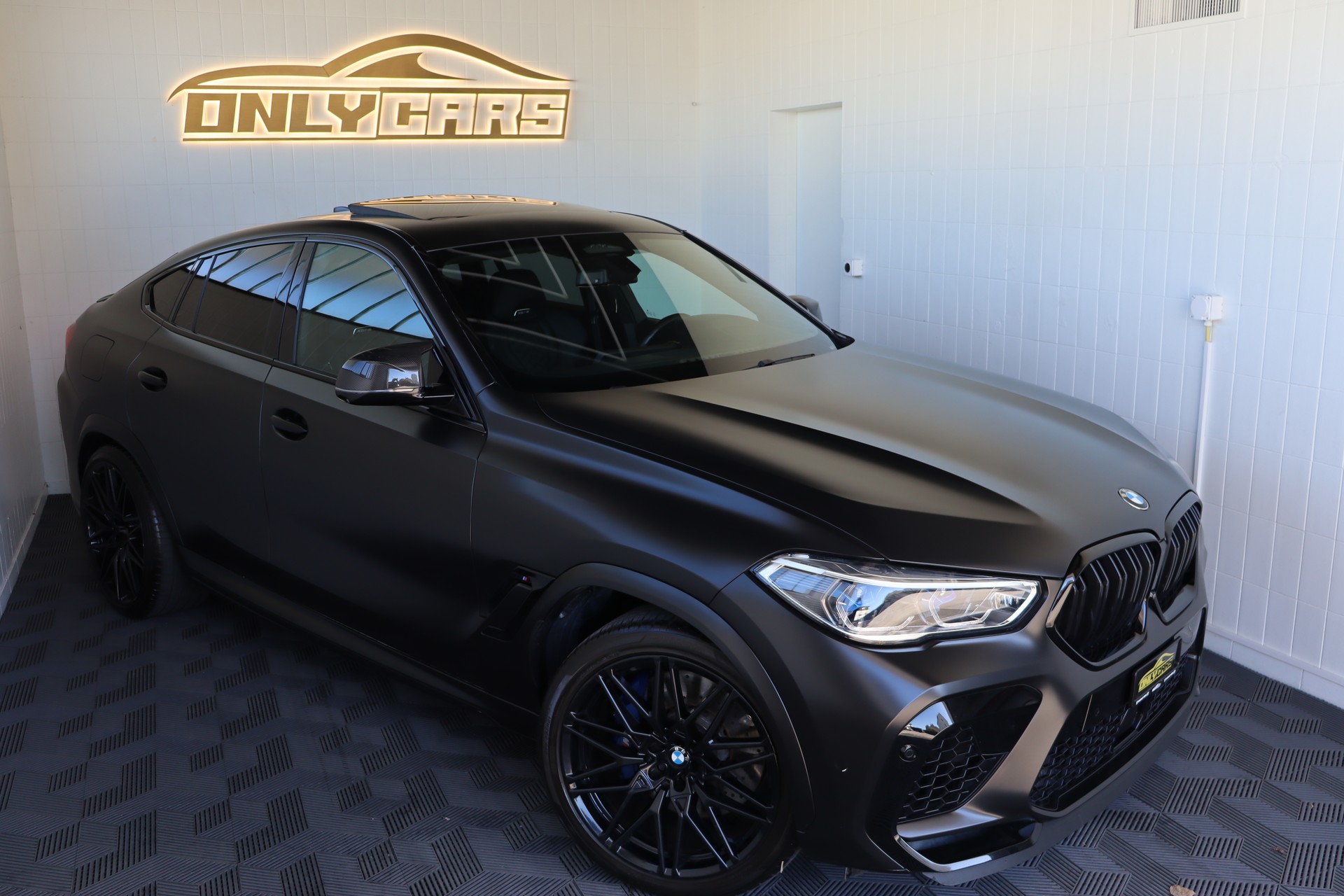 BMW X6M STEPTRONIC M COMPETITION * TIEFERGELEGT * MATTSCHWARZ * SKY-LOUNGE * FAHRASSISTENZ-PAKET *-image-3