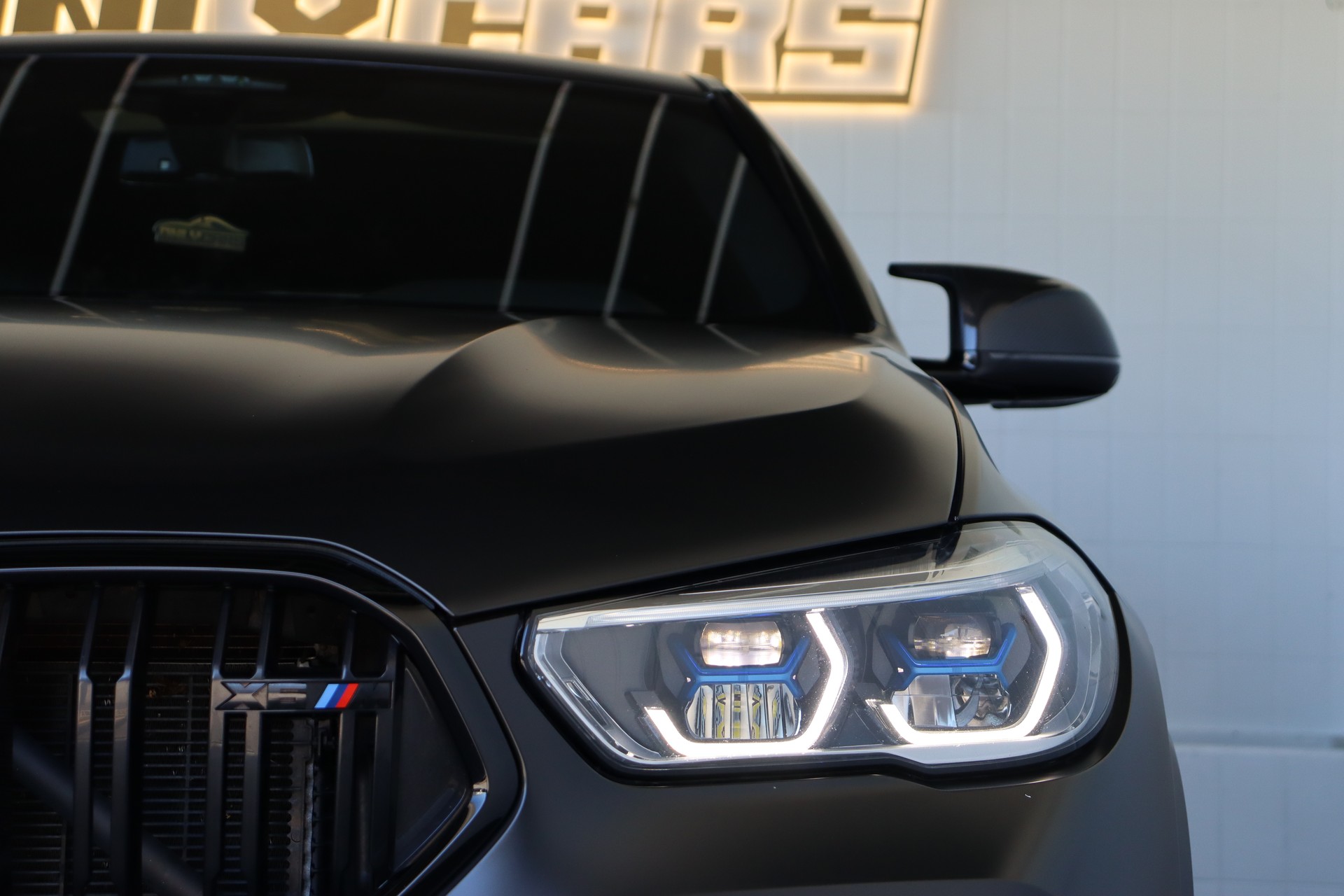 BMW X6M STEPTRONIC M COMPETITION * TIEFERGELEGT * MATTSCHWARZ * SKY-LOUNGE * FAHRASSISTENZ-PAKET *-image-2