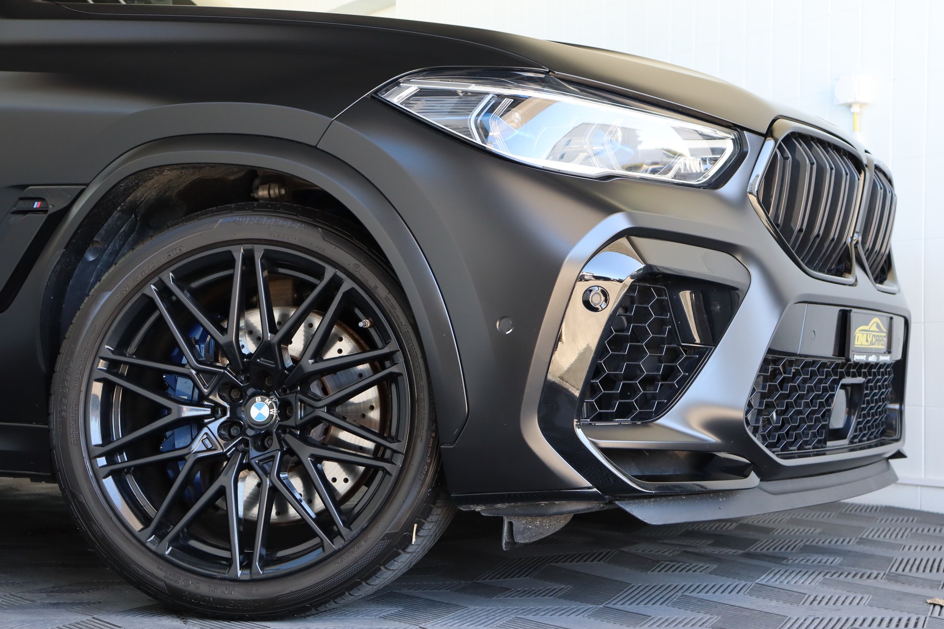 BMW X6M STEPTRONIC M COMPETITION * TIEFERGELEGT * MATTSCHWARZ * SKY-LOUNGE * FAHRASSISTENZ-PAKET *-image-4