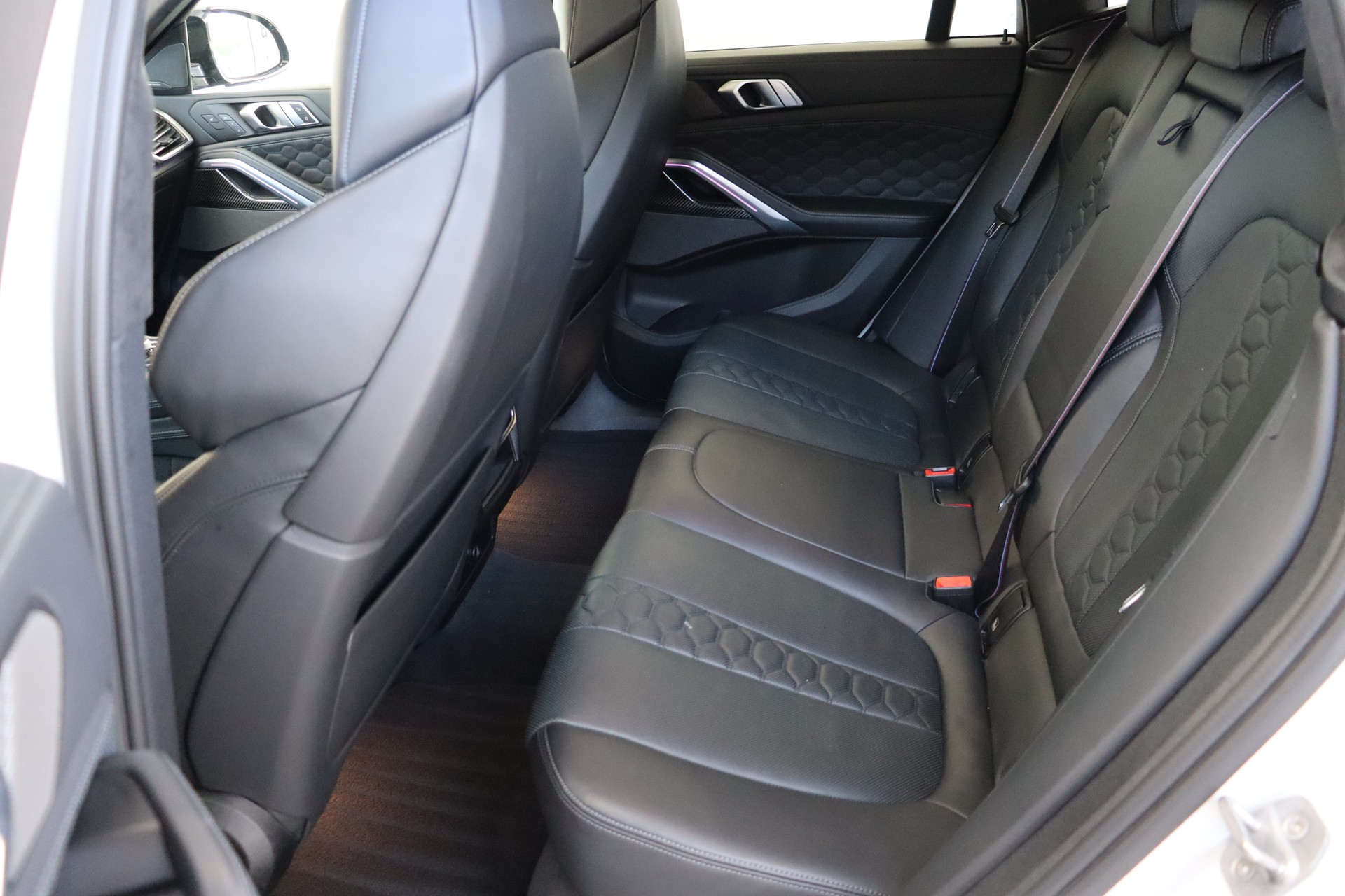 BMW X6M STEPTRONIC M COMPETITION * TIEFERGELEGT * MATTSCHWARZ * SKY-LOUNGE * FAHRASSISTENZ-PAKET *-image-21