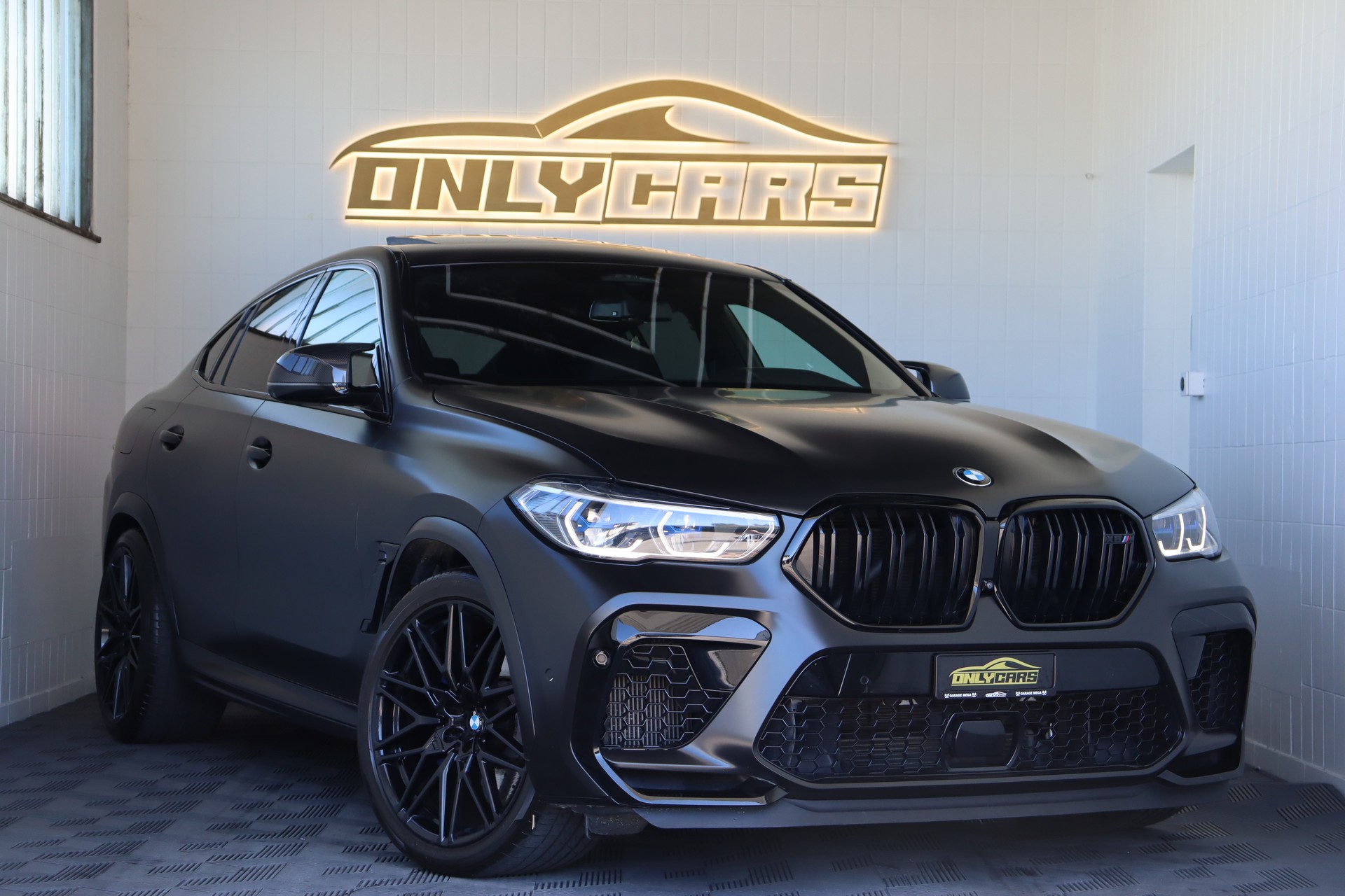 BMW X6M STEPTRONIC M COMPETITION * TIEFERGELEGT * MATTSCHWARZ * SKY-LOUNGE * FAHRASSISTENZ-PAKET *-image-0