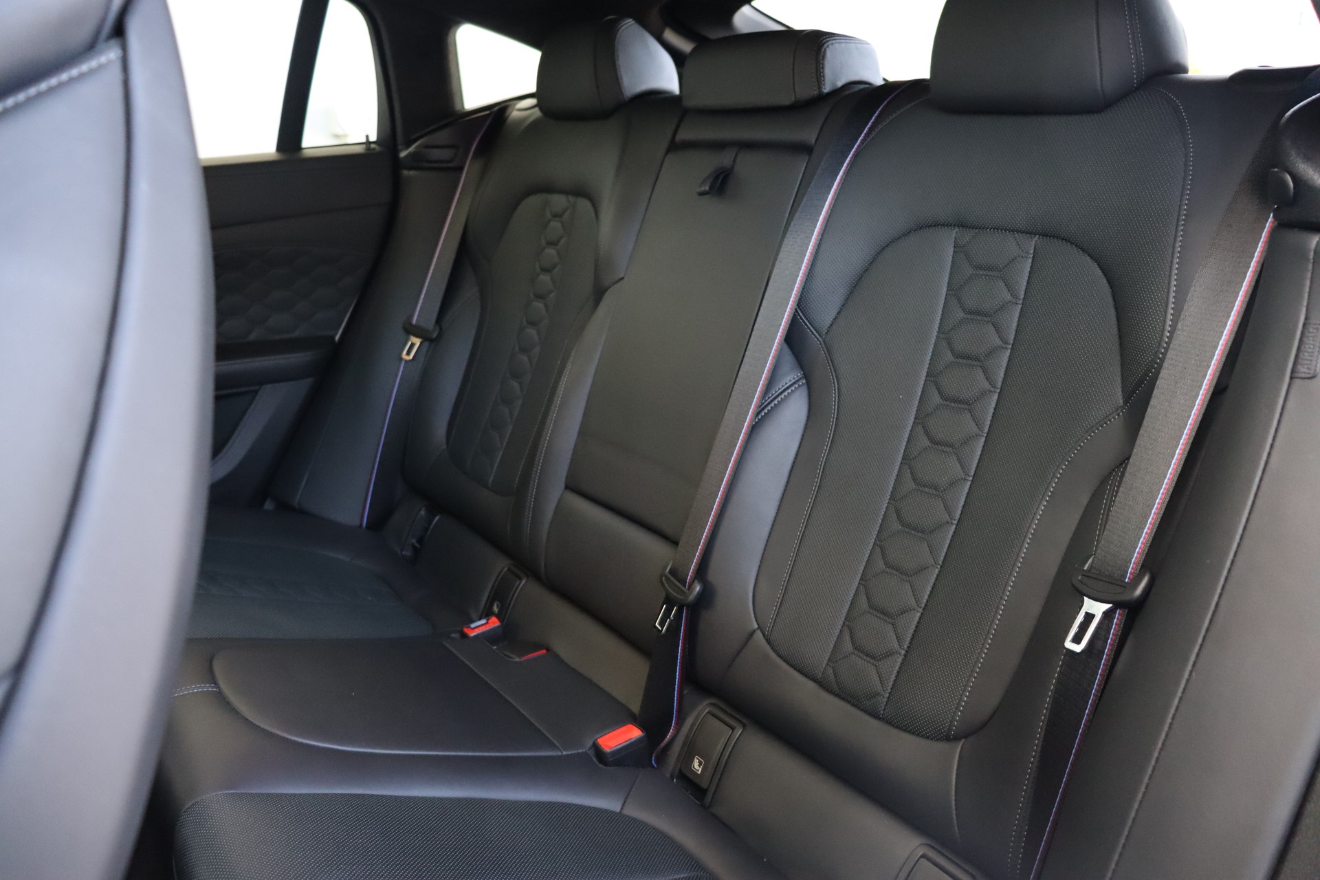 BMW X6M STEPTRONIC M COMPETITION * TIEFERGELEGT * MATTSCHWARZ * SKY-LOUNGE * FAHRASSISTENZ-PAKET *-image-19