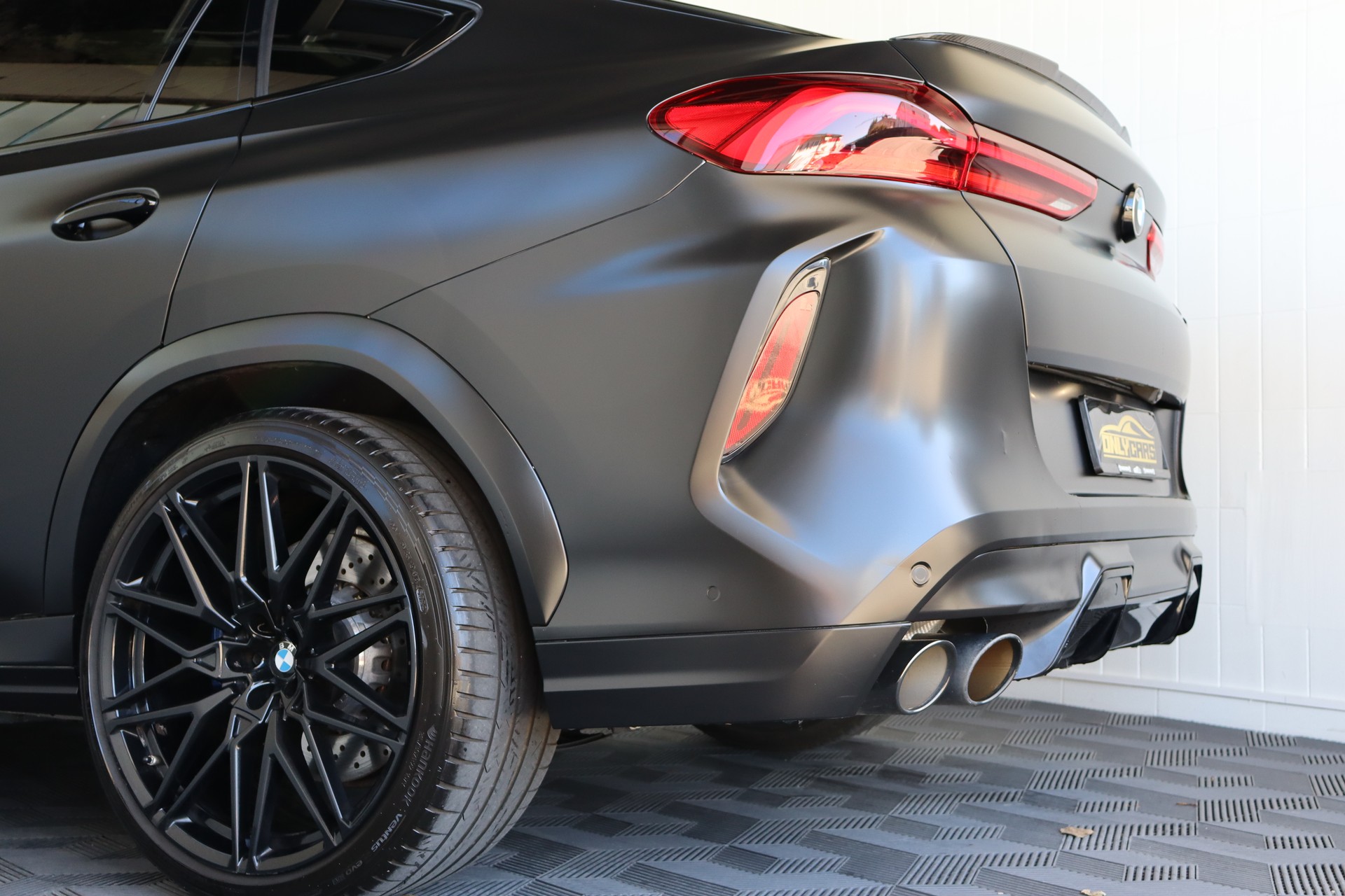 BMW X6M STEPTRONIC M COMPETITION * TIEFERGELEGT * MATTSCHWARZ * SKY-LOUNGE * FAHRASSISTENZ-PAKET *-image-9