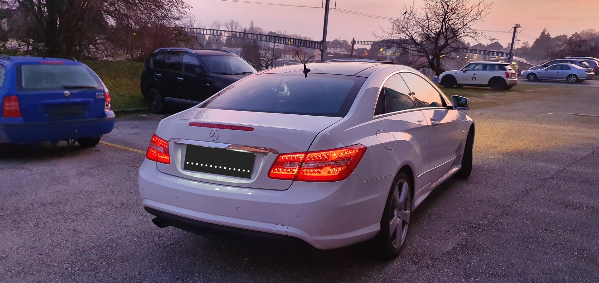 MERCEDES-BENZ E 200 BlueEfficiency Elégance AMG Line-image-3