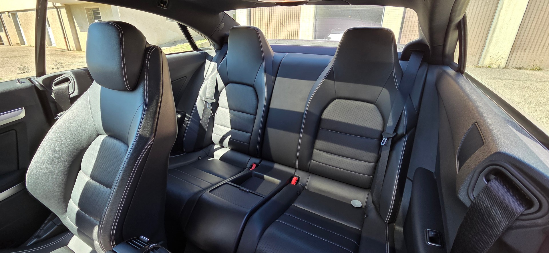 MERCEDES-BENZ E 200 BlueEfficiency Elégance AMG Line-image-4