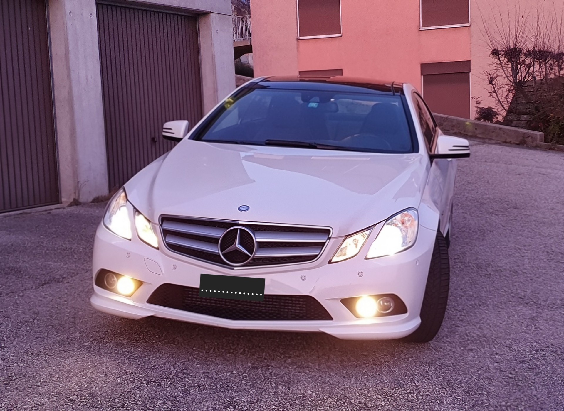 MERCEDES-BENZ E 200 BlueEfficiency Elégance AMG Line-image-0